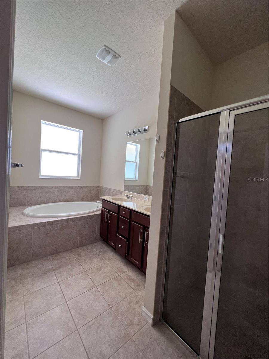 Image 19 of 43 For 1310 Oakcrest Court