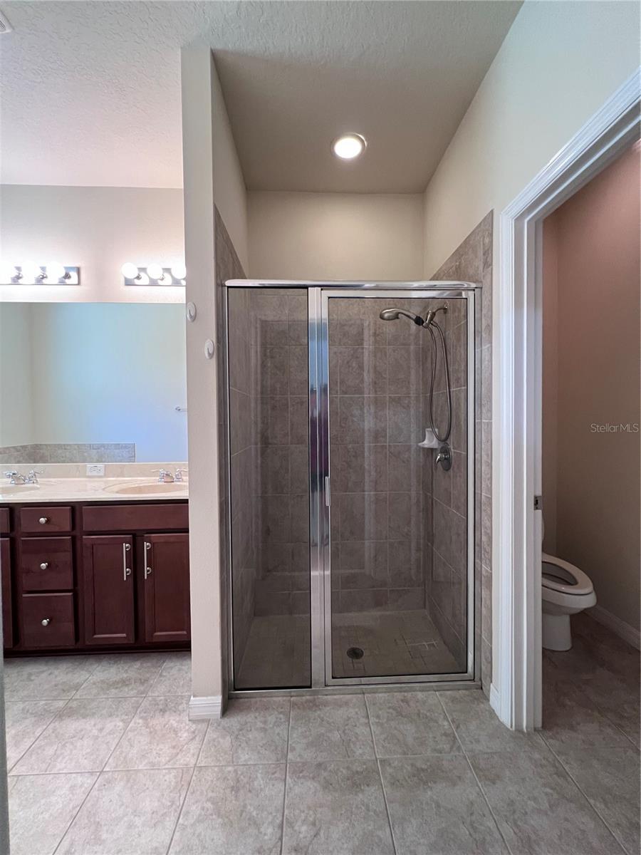 Image 21 of 43 For 1310 Oakcrest Court