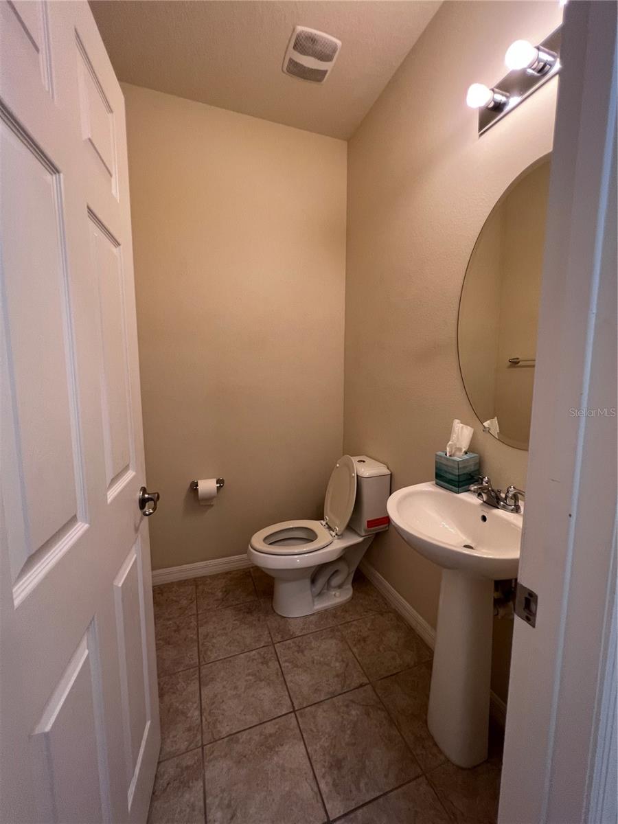 Image 23 of 43 For 1310 Oakcrest Court