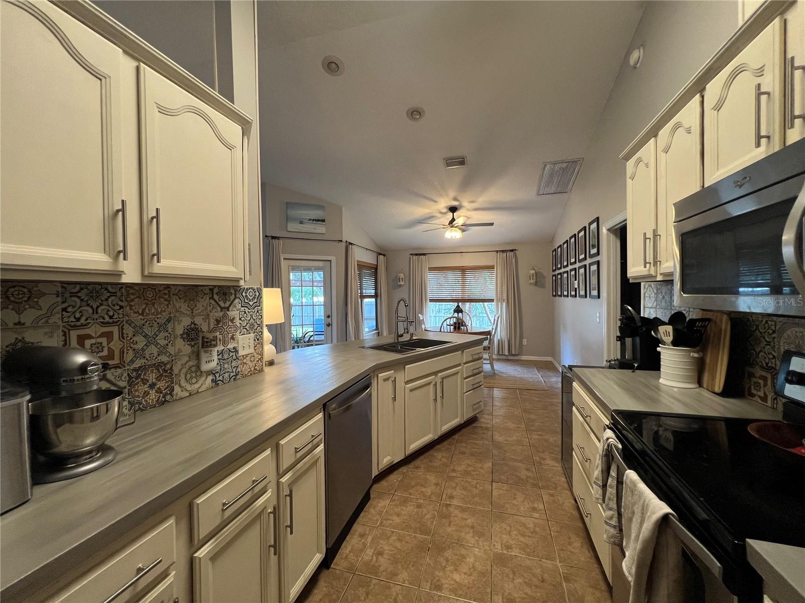Image 12 of 32 For 1022 Cr 463b