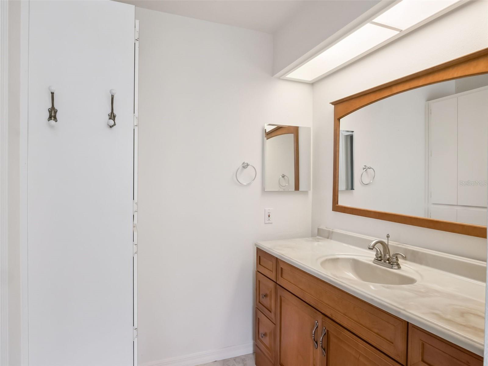 Image 15 of 77 For 5616 Laver Street