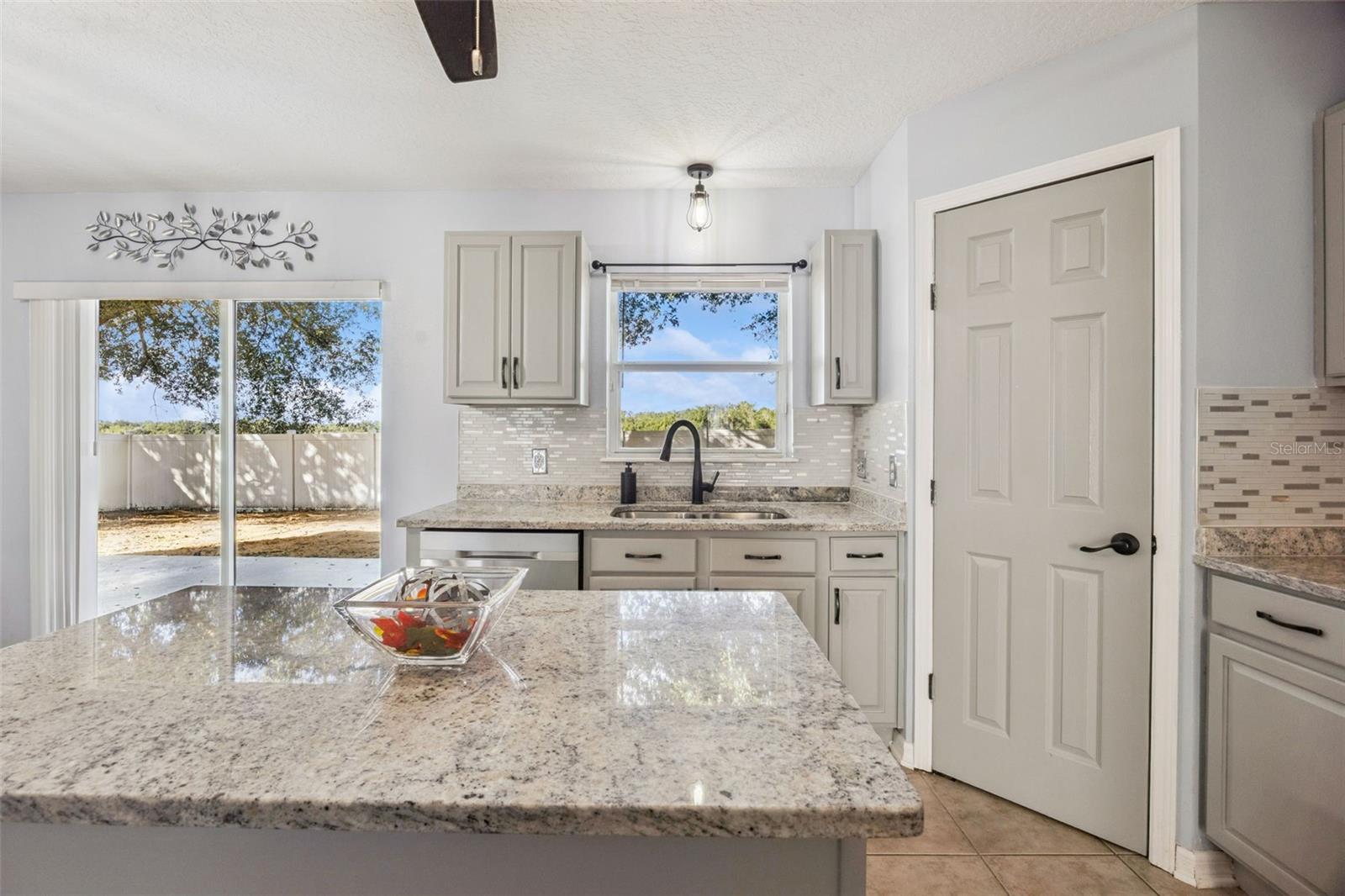 Image 7 of 43 For 15563 Merlin Avenue