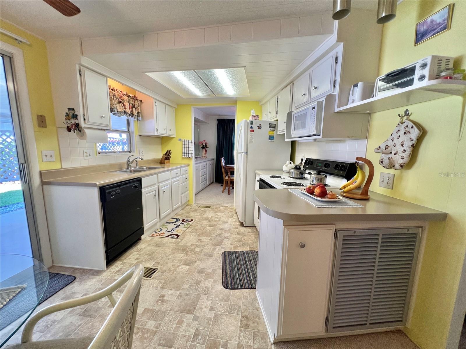 Image 5 of 79 For 107 Willow Lane