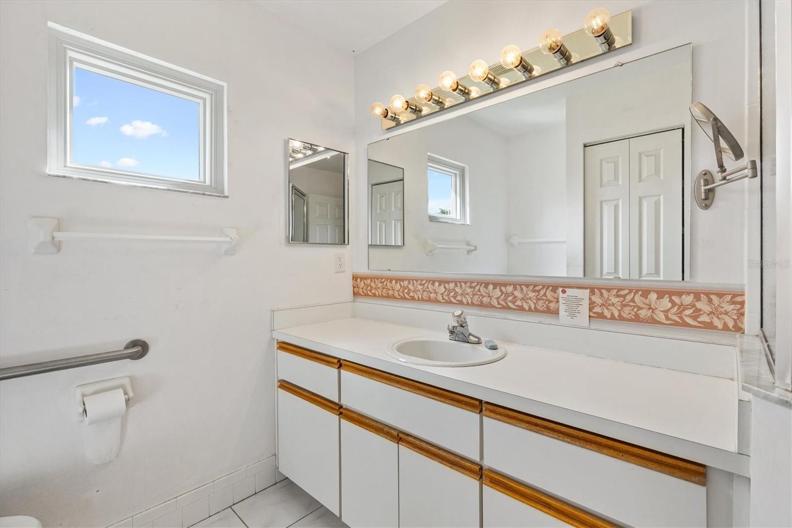Image 21 of 40 For 13727 87th Avenue