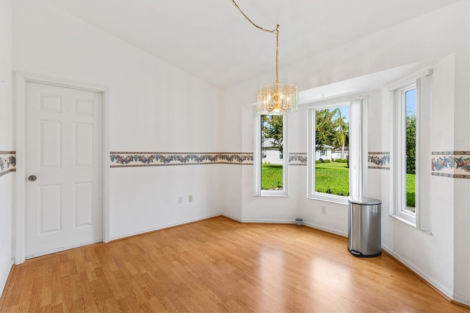 Image 4 of 40 For 13727 87th Avenue