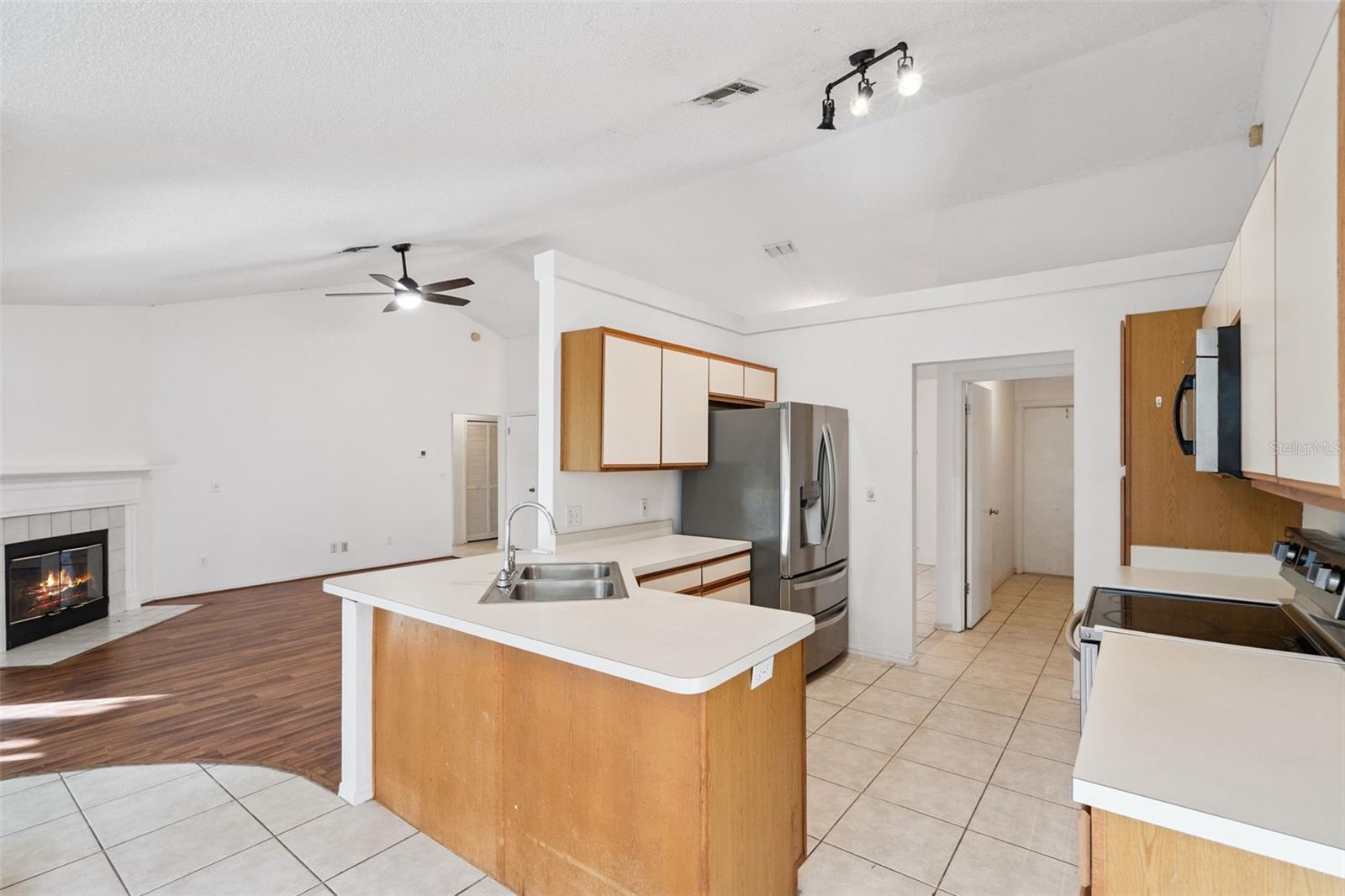 Image 15 of 56 For 2640 Waterview Drive