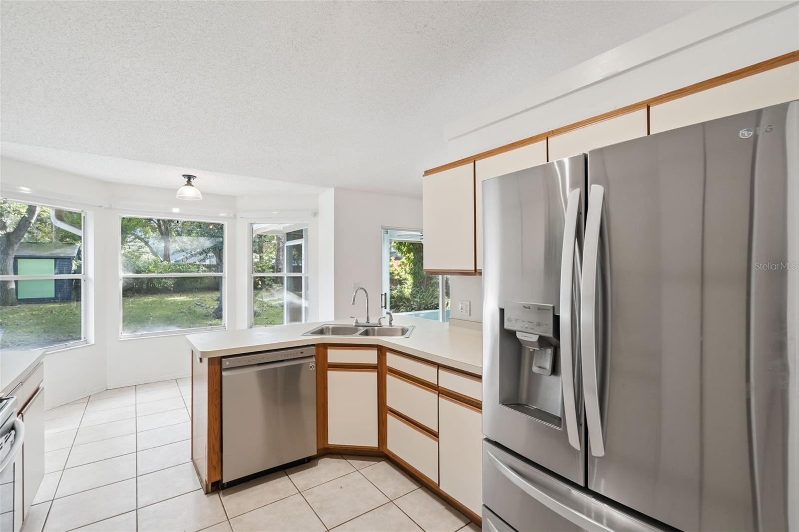 Image 17 of 56 For 2640 Waterview Drive