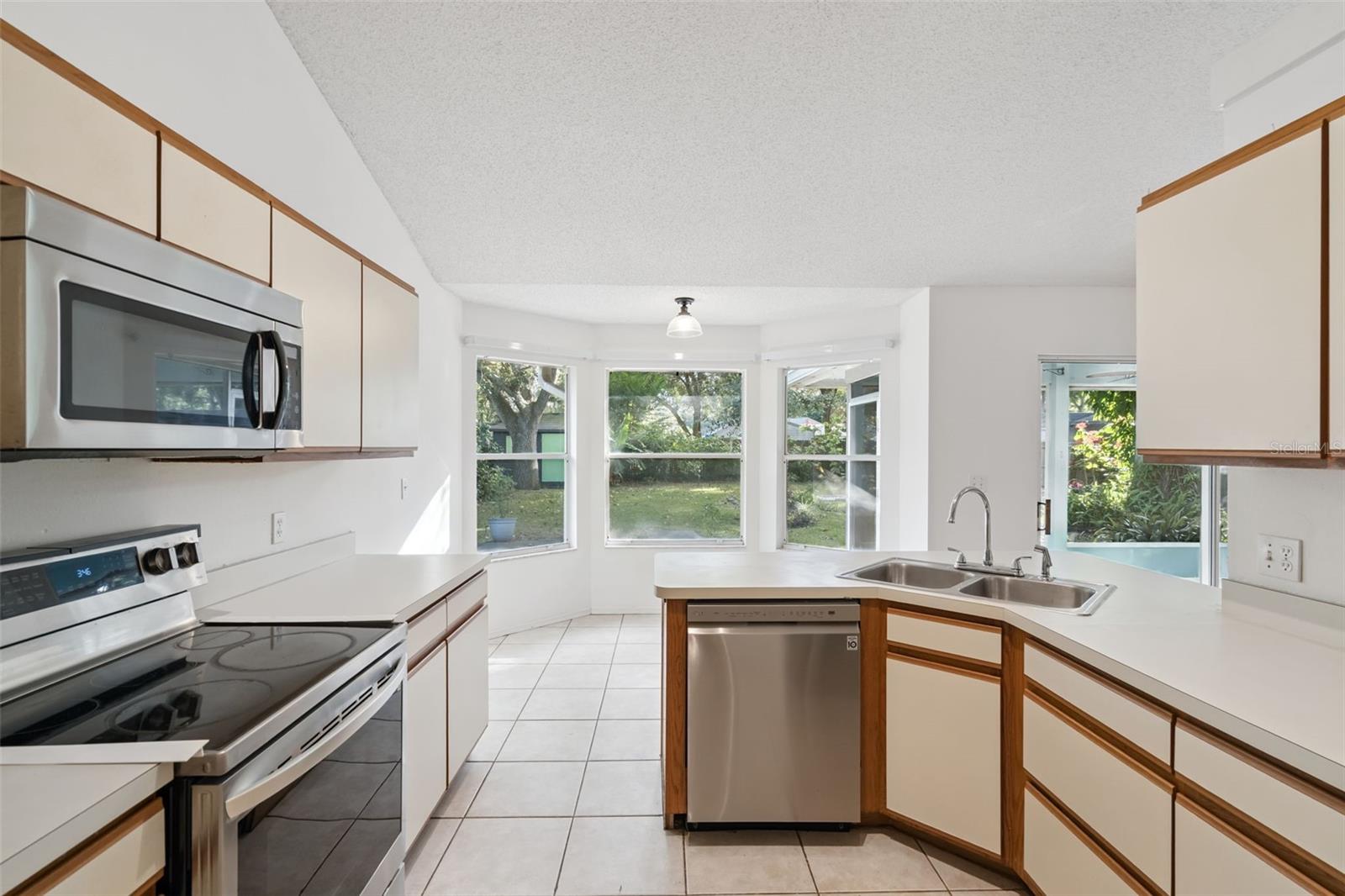 Image 18 of 56 For 2640 Waterview Drive