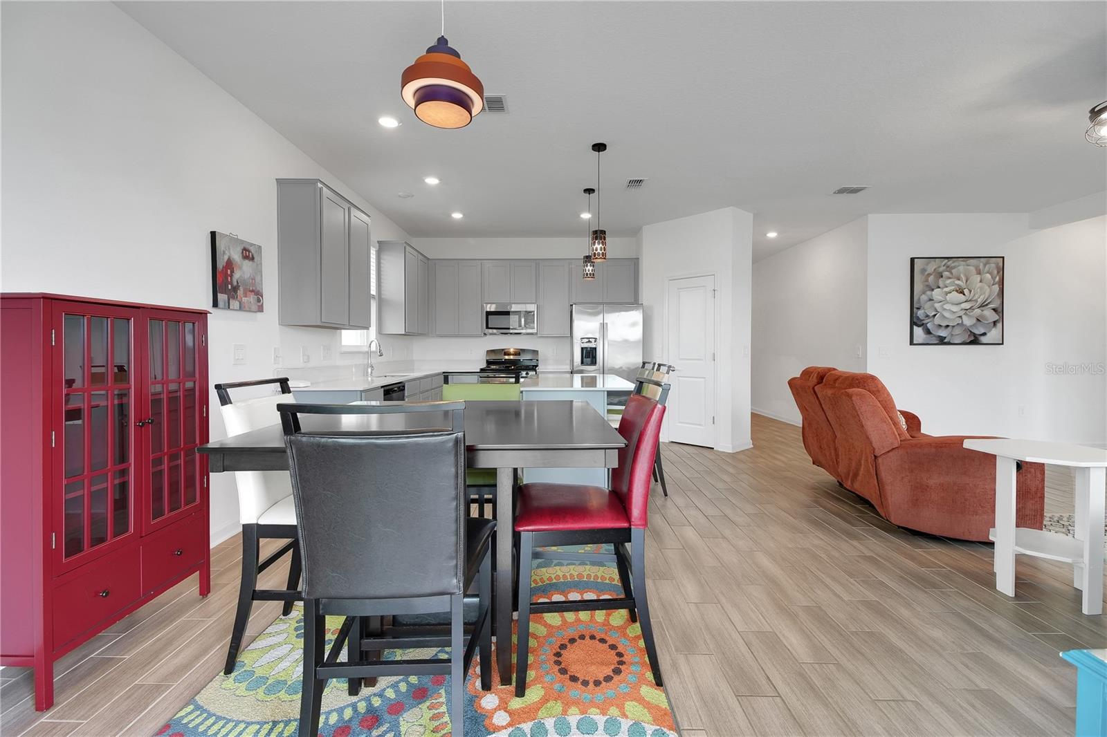 Image 16 of 49 For 9392 Revere Avenue