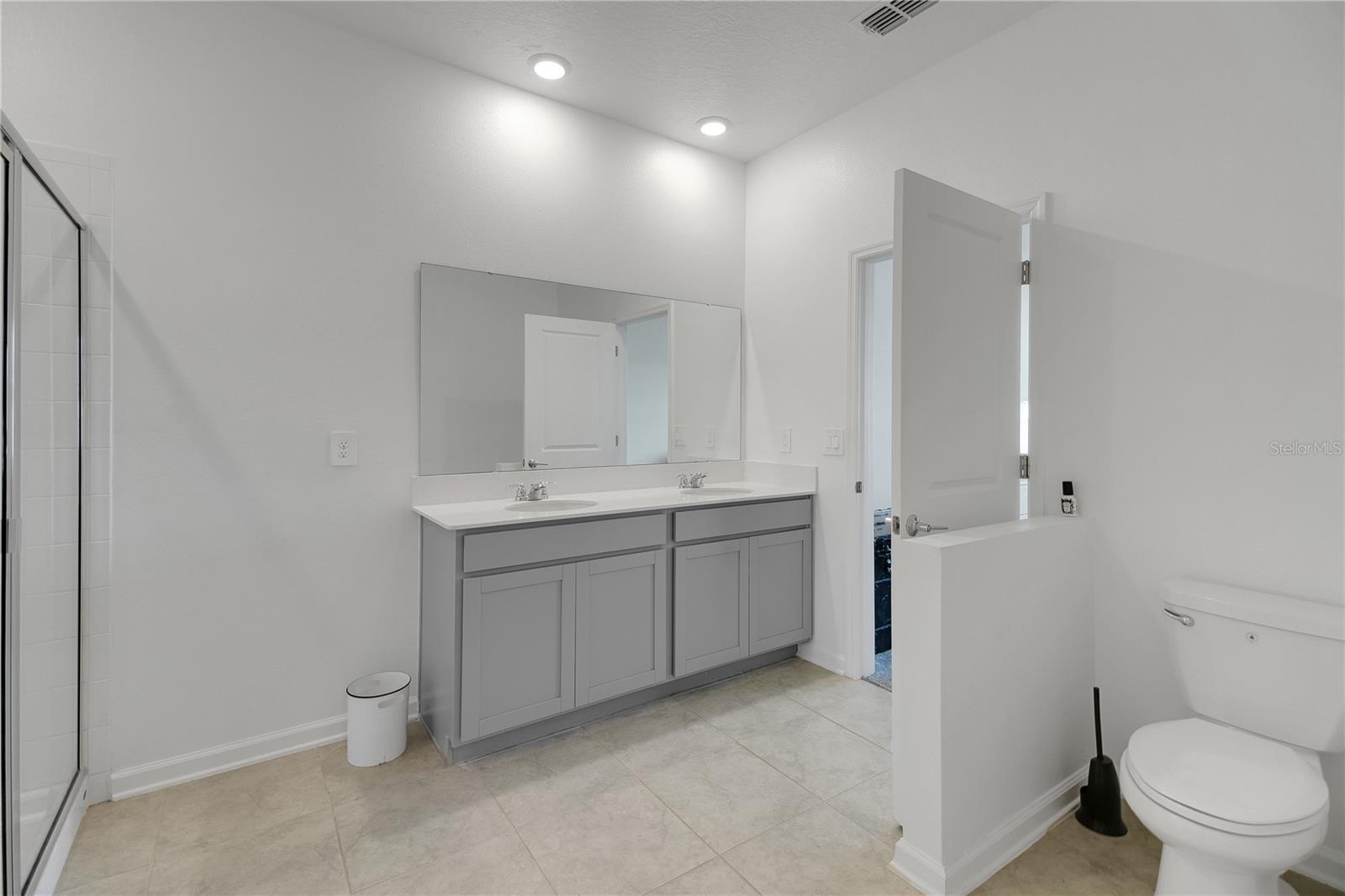 Image 21 of 49 For 9392 Revere Avenue