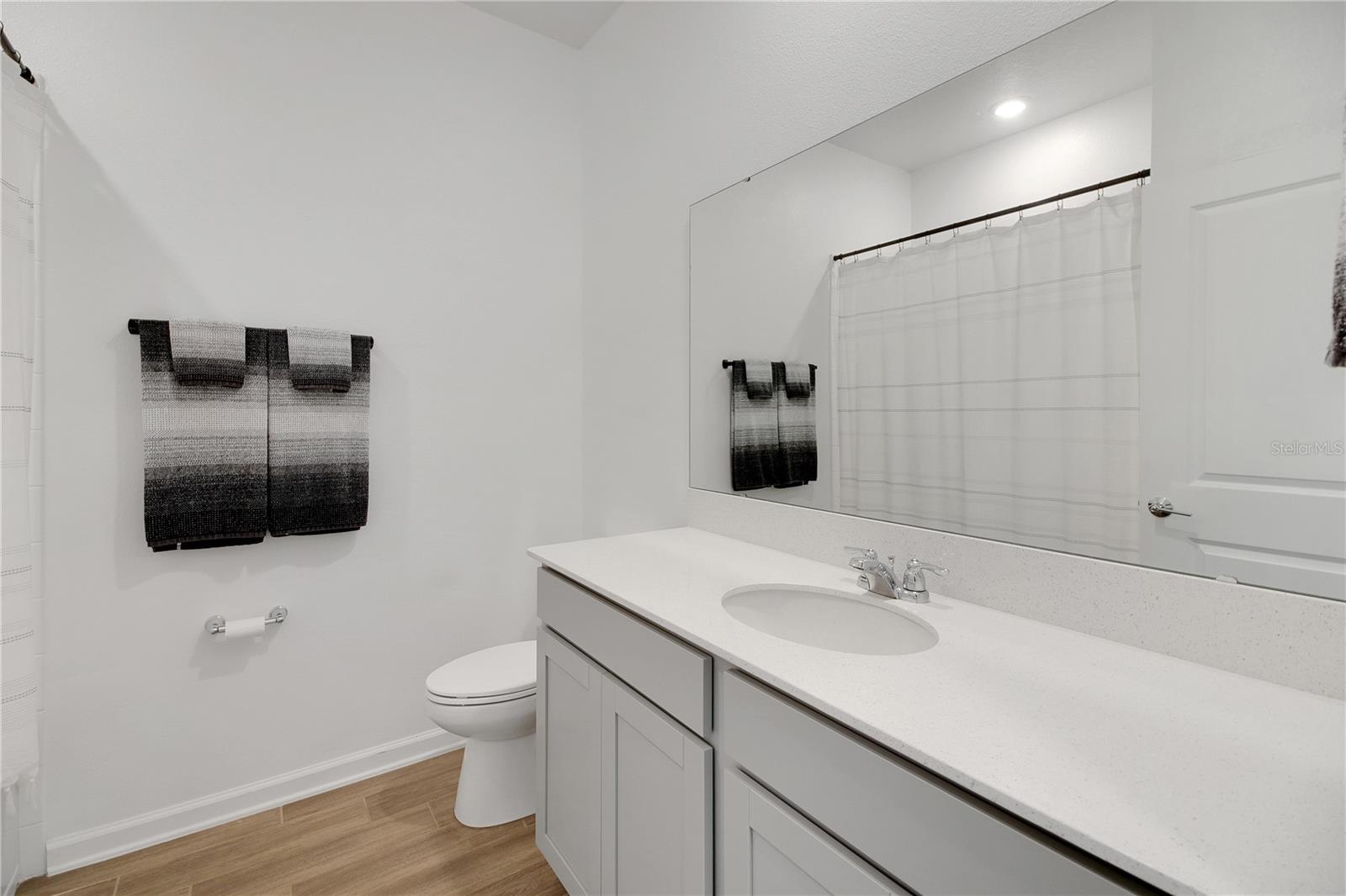 Image 33 of 49 For 9392 Revere Avenue