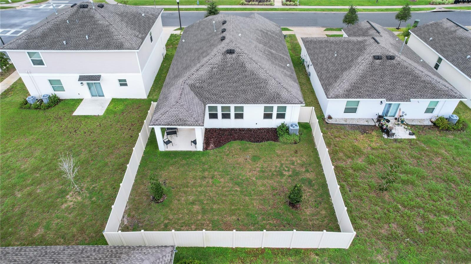 Image 4 of 49 For 9392 Revere Avenue