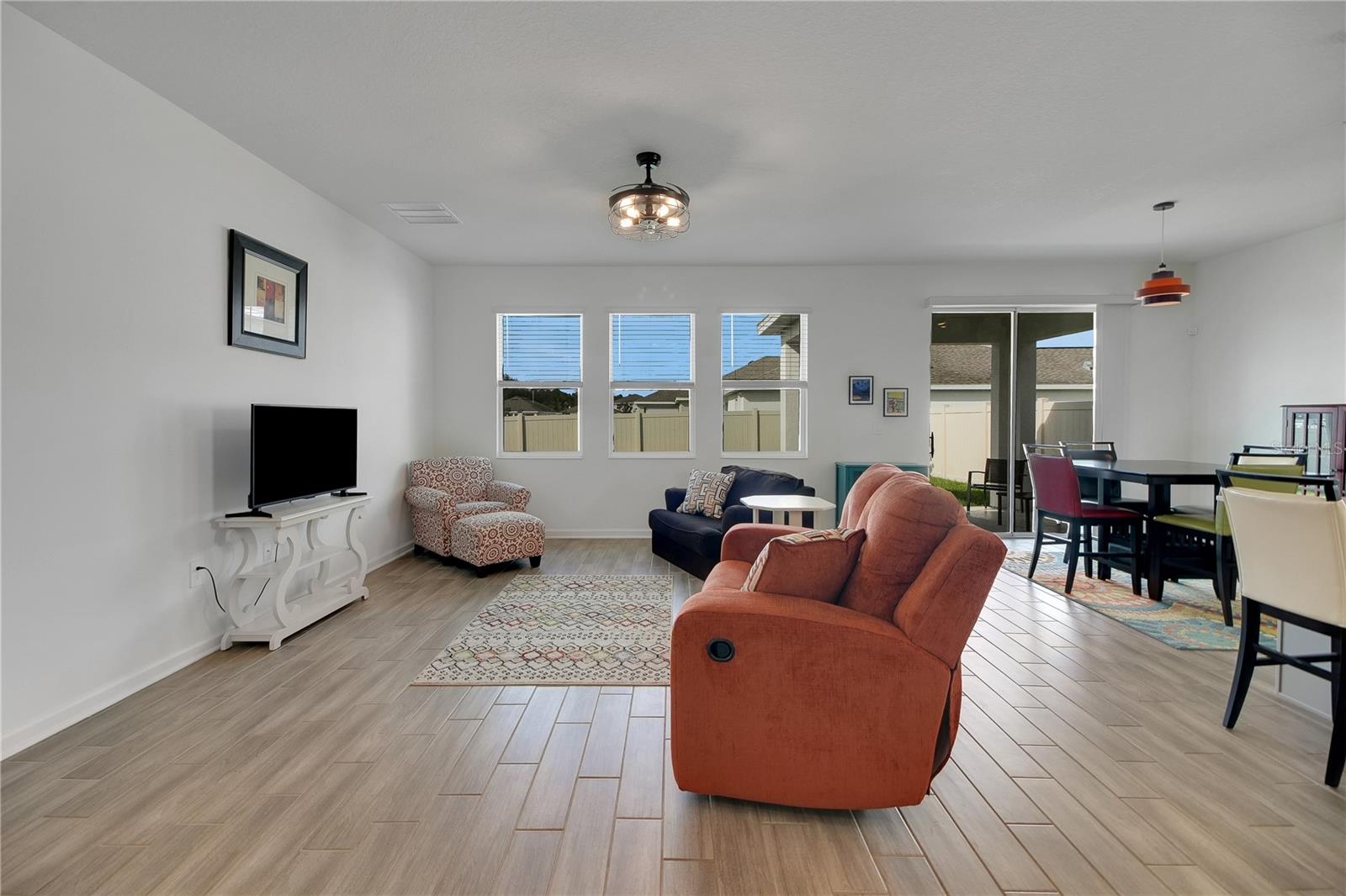 Image 6 of 49 For 9392 Revere Avenue