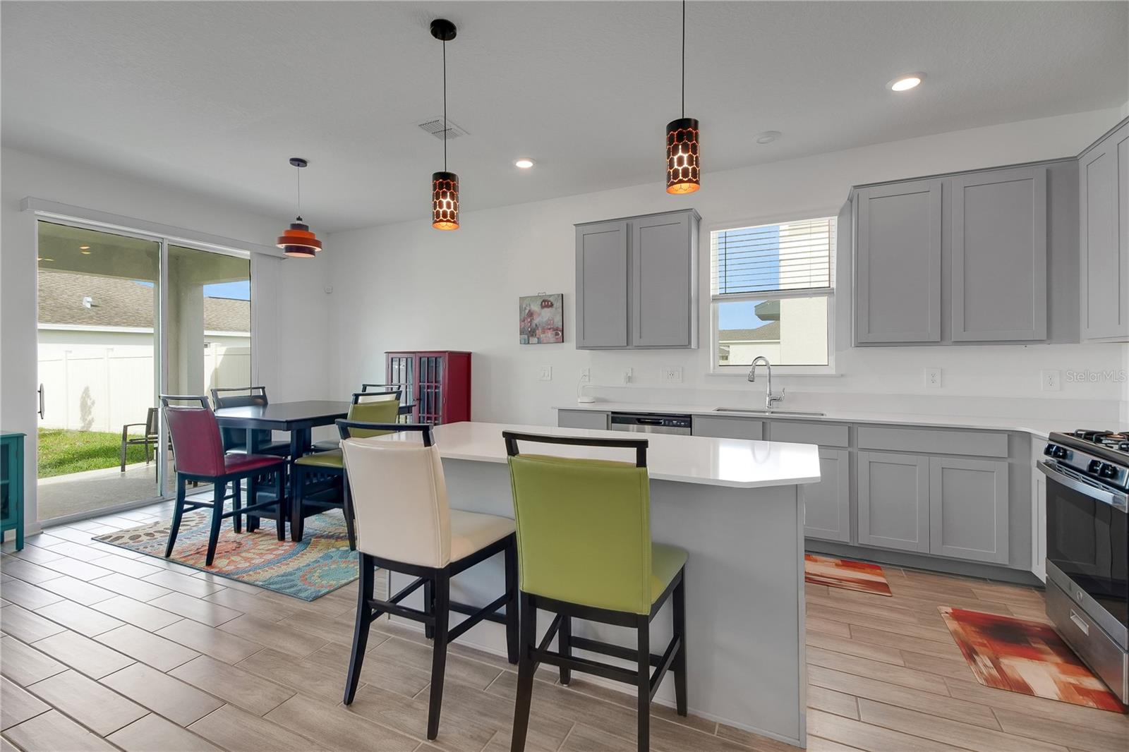 Image 7 of 49 For 9392 Revere Avenue