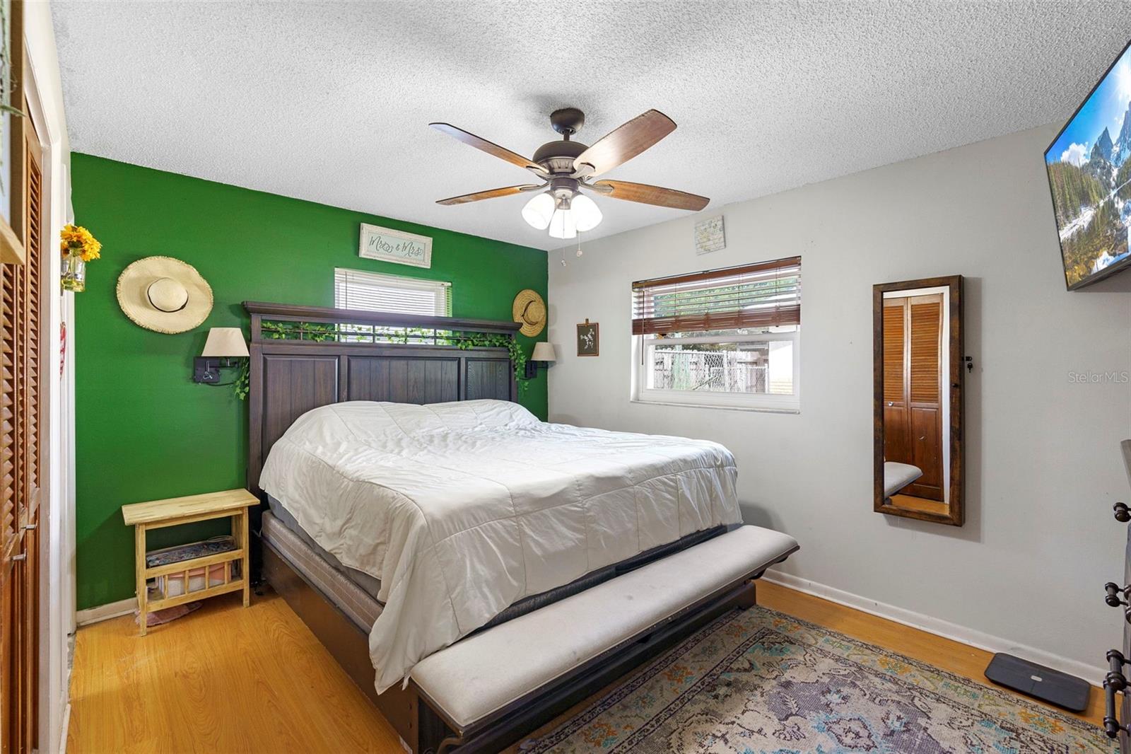 Image 18 of 33 For 408 Century Avenue