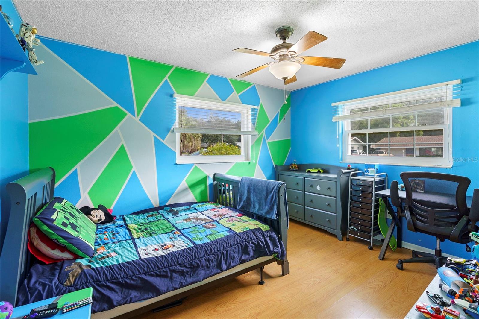 Image 21 of 33 For 408 Century Avenue