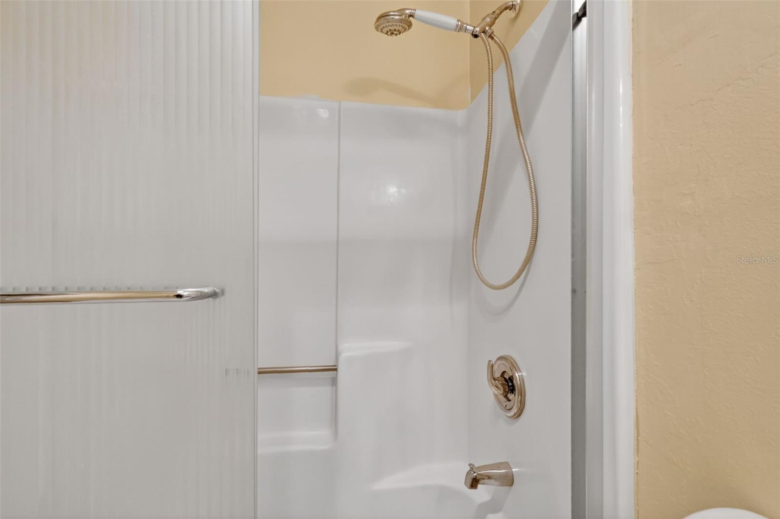 Image 11 of 35 For 207 Fernwood Street