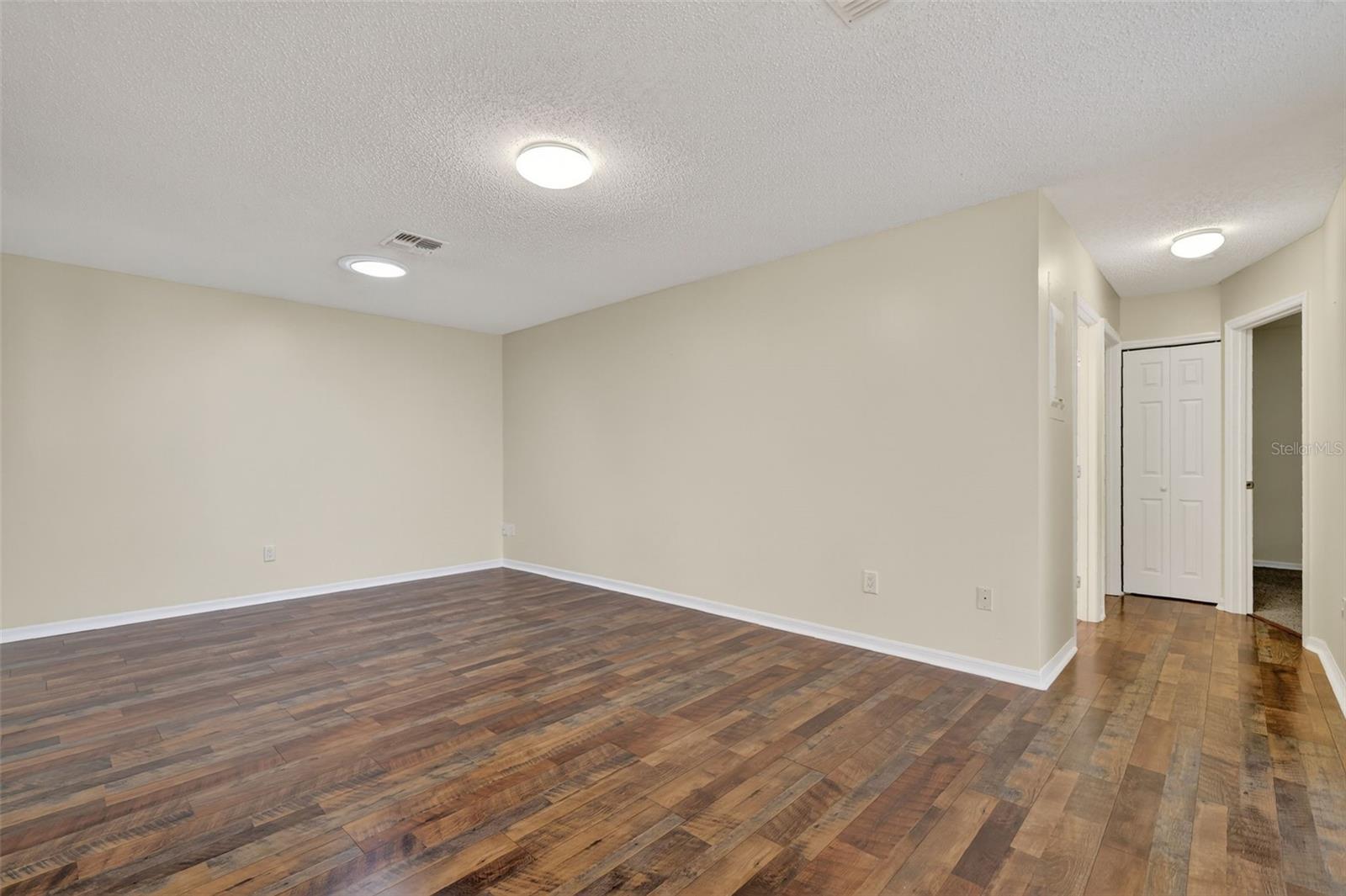 Image 17 of 35 For 207 Fernwood Street