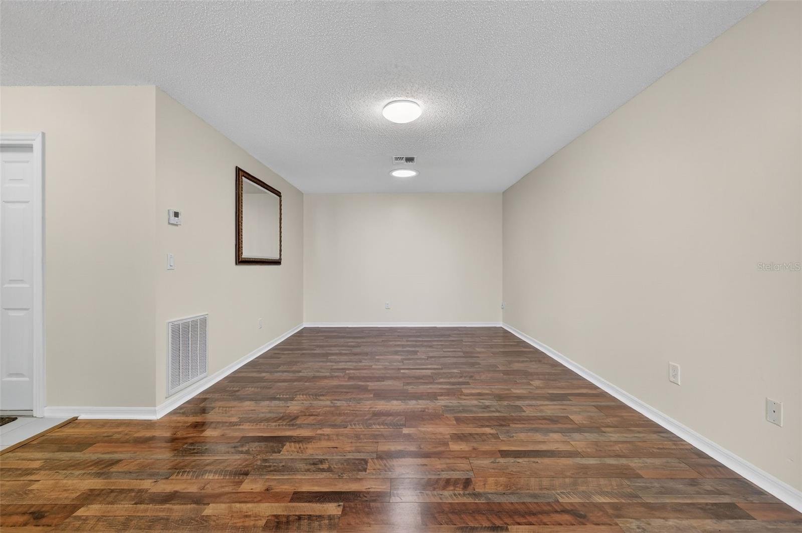 Image 18 of 35 For 207 Fernwood Street