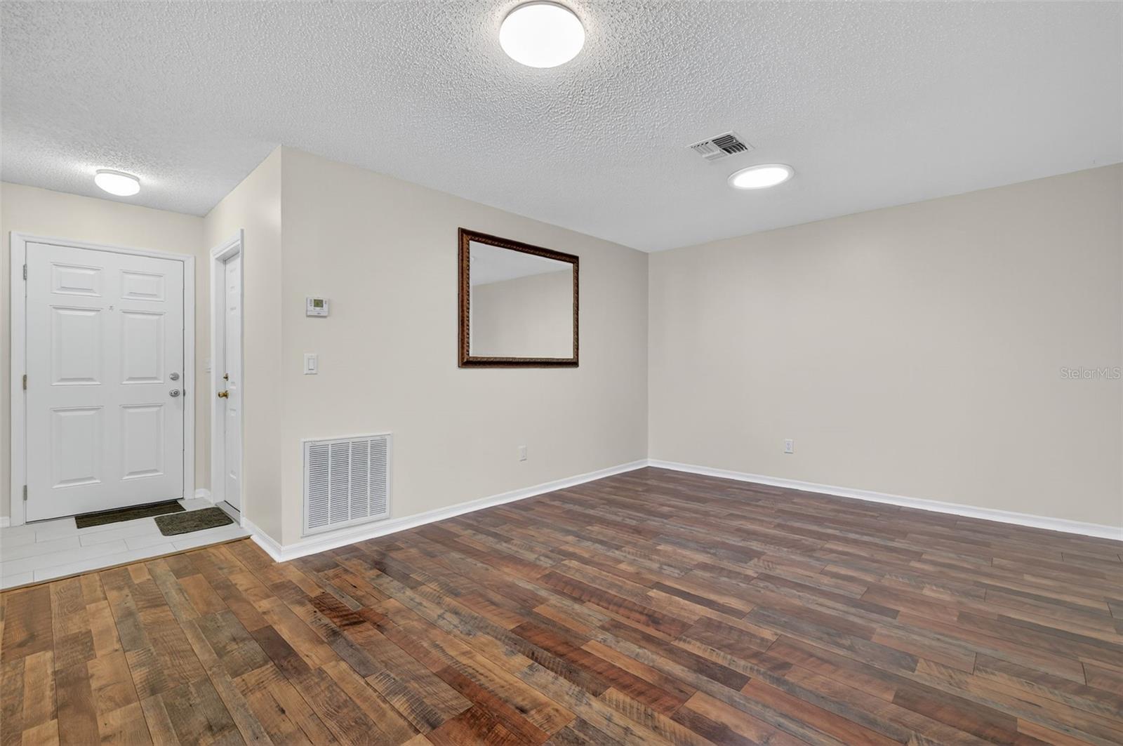 Image 19 of 35 For 207 Fernwood Street