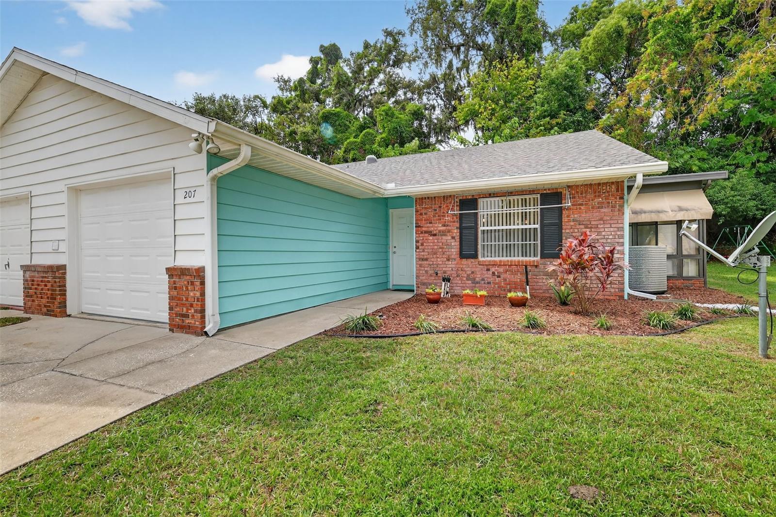 Image 2 of 35 For 207 Fernwood Street