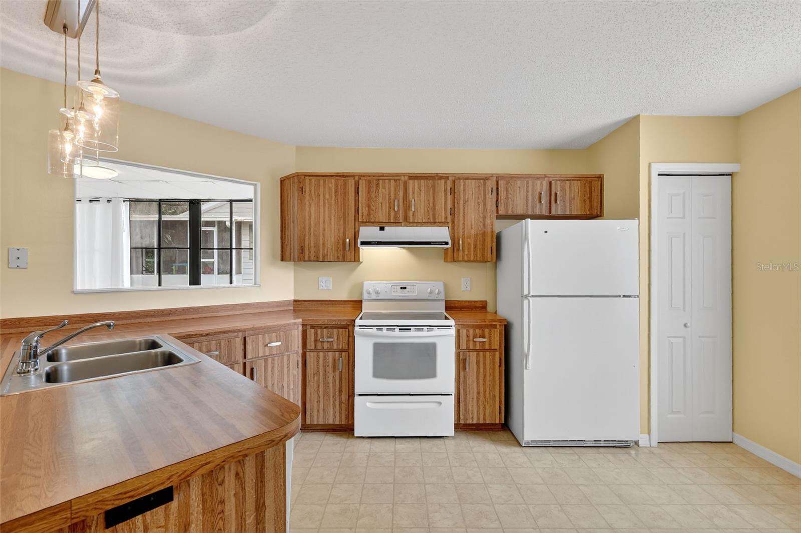 Image 23 of 35 For 207 Fernwood Street