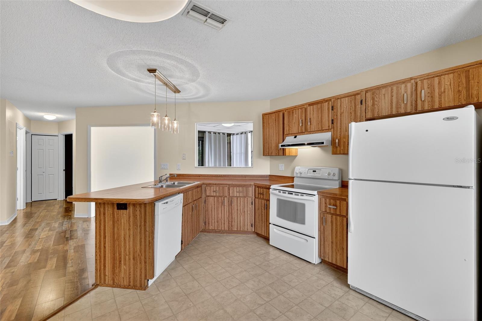 Image 24 of 35 For 207 Fernwood Street