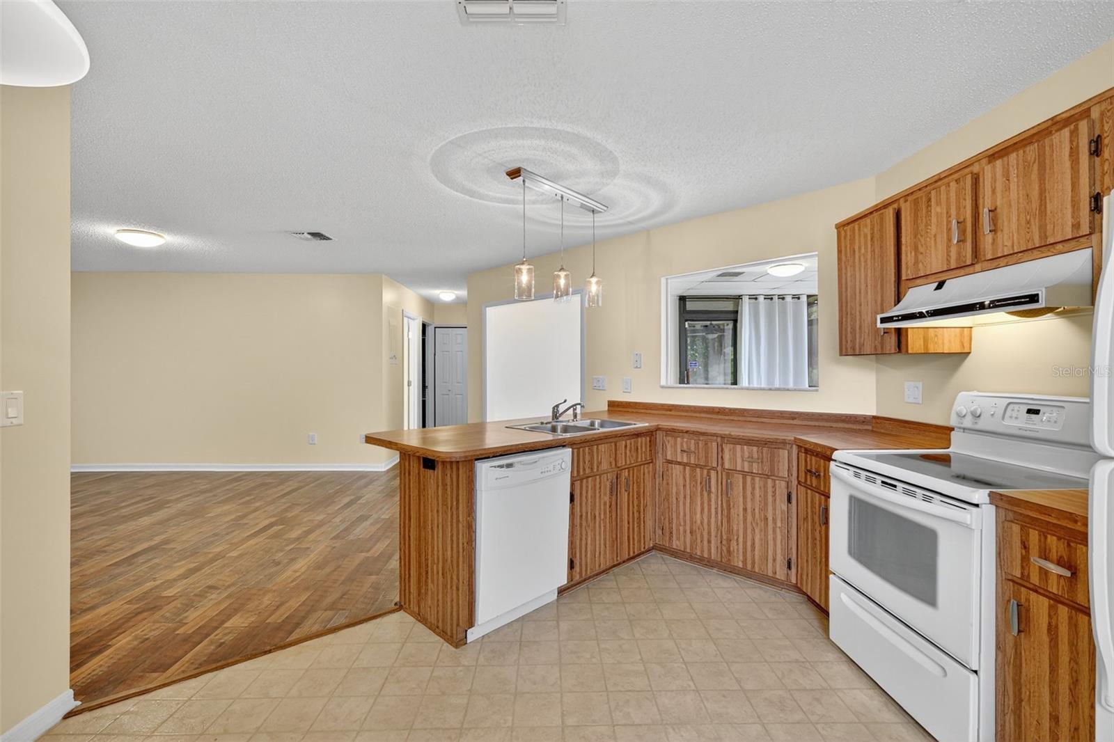 Image 25 of 35 For 207 Fernwood Street