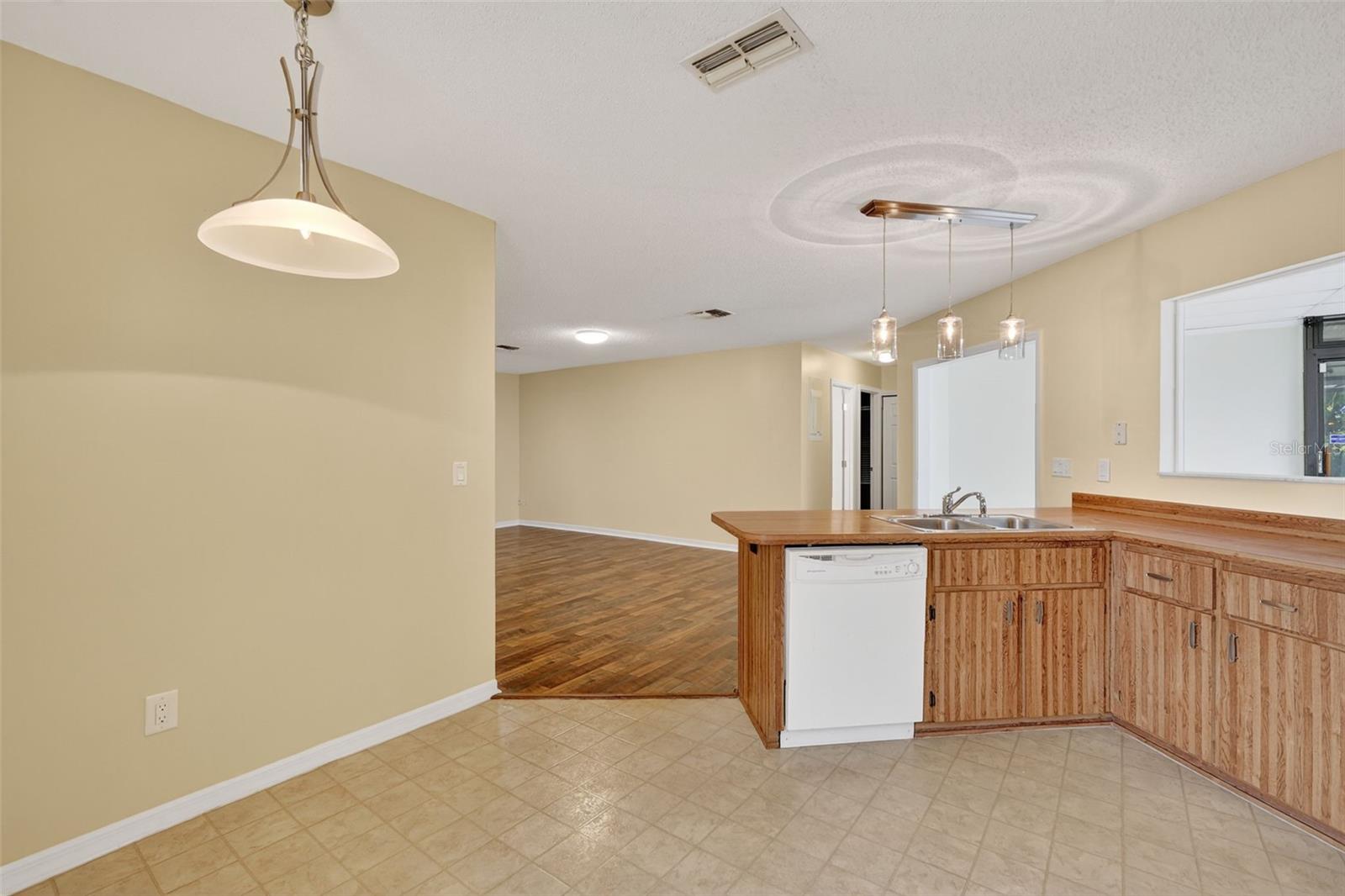 Image 26 of 35 For 207 Fernwood Street