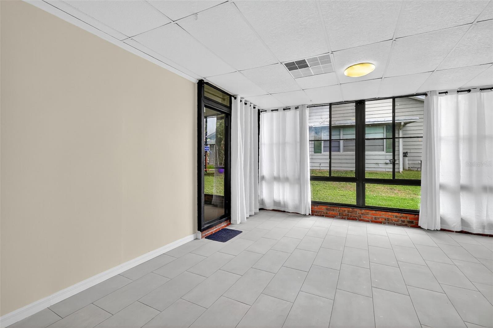 Image 29 of 35 For 207 Fernwood Street