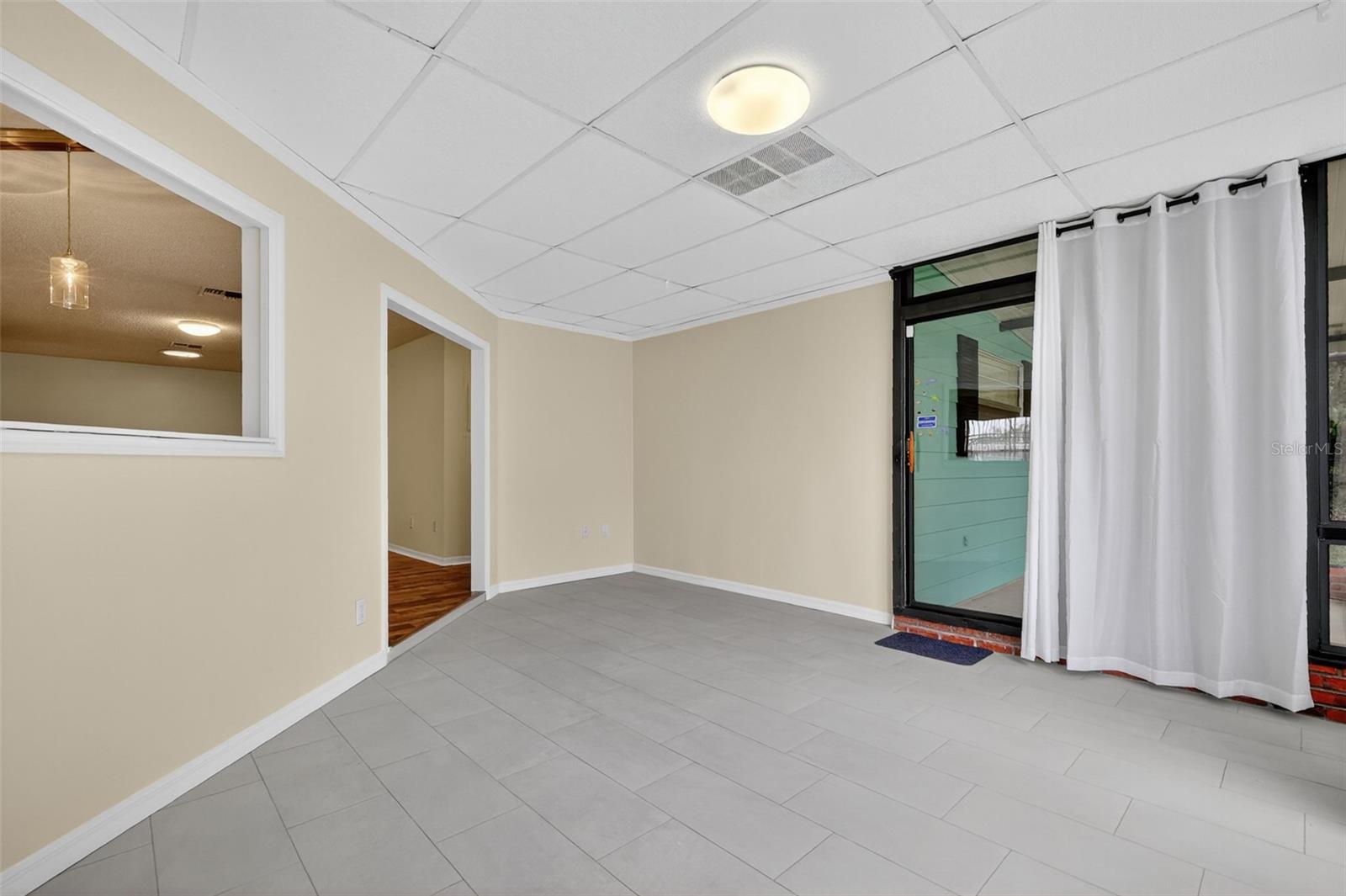 Image 32 of 35 For 207 Fernwood Street