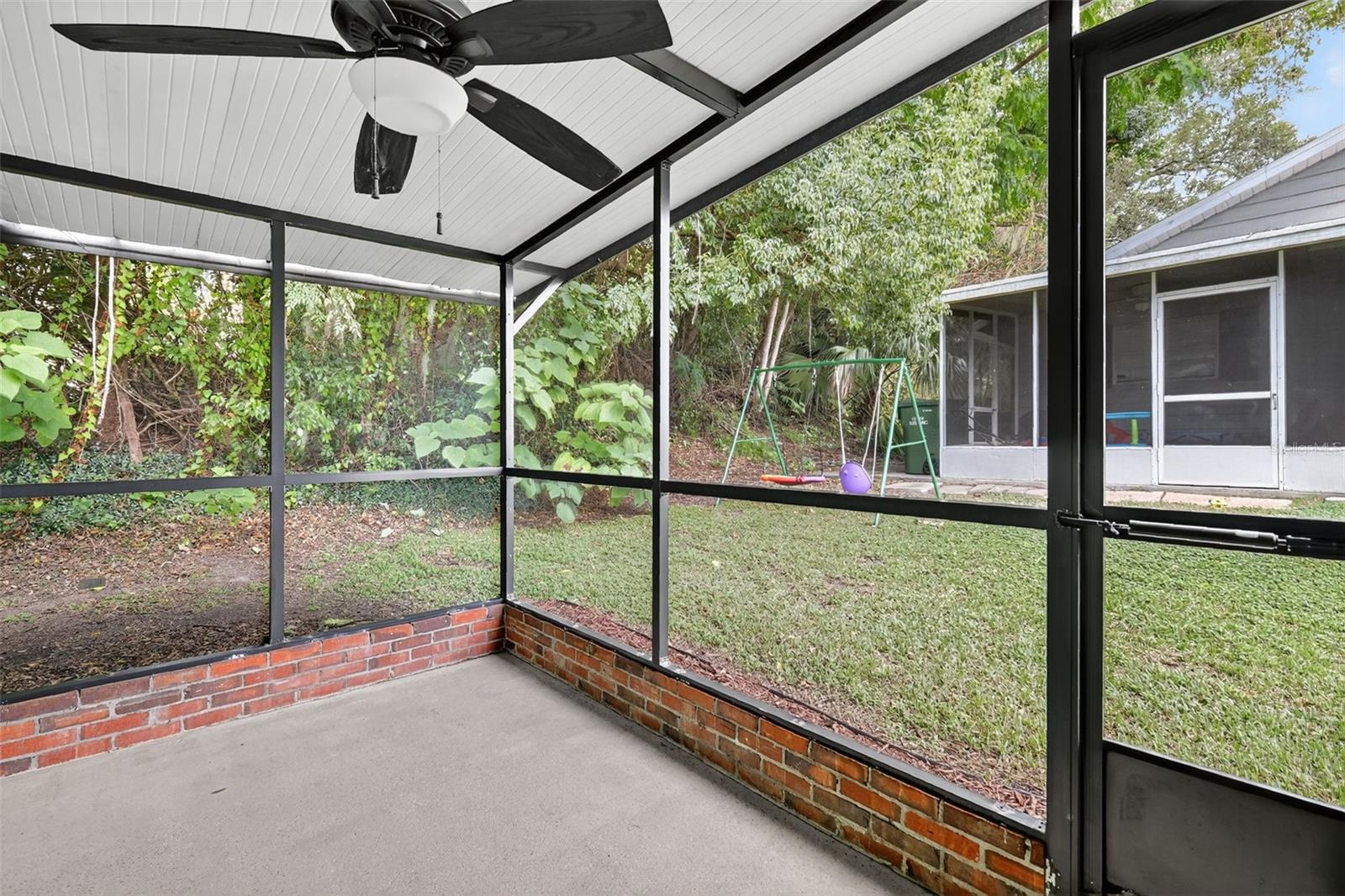 Image 6 of 35 For 207 Fernwood Street