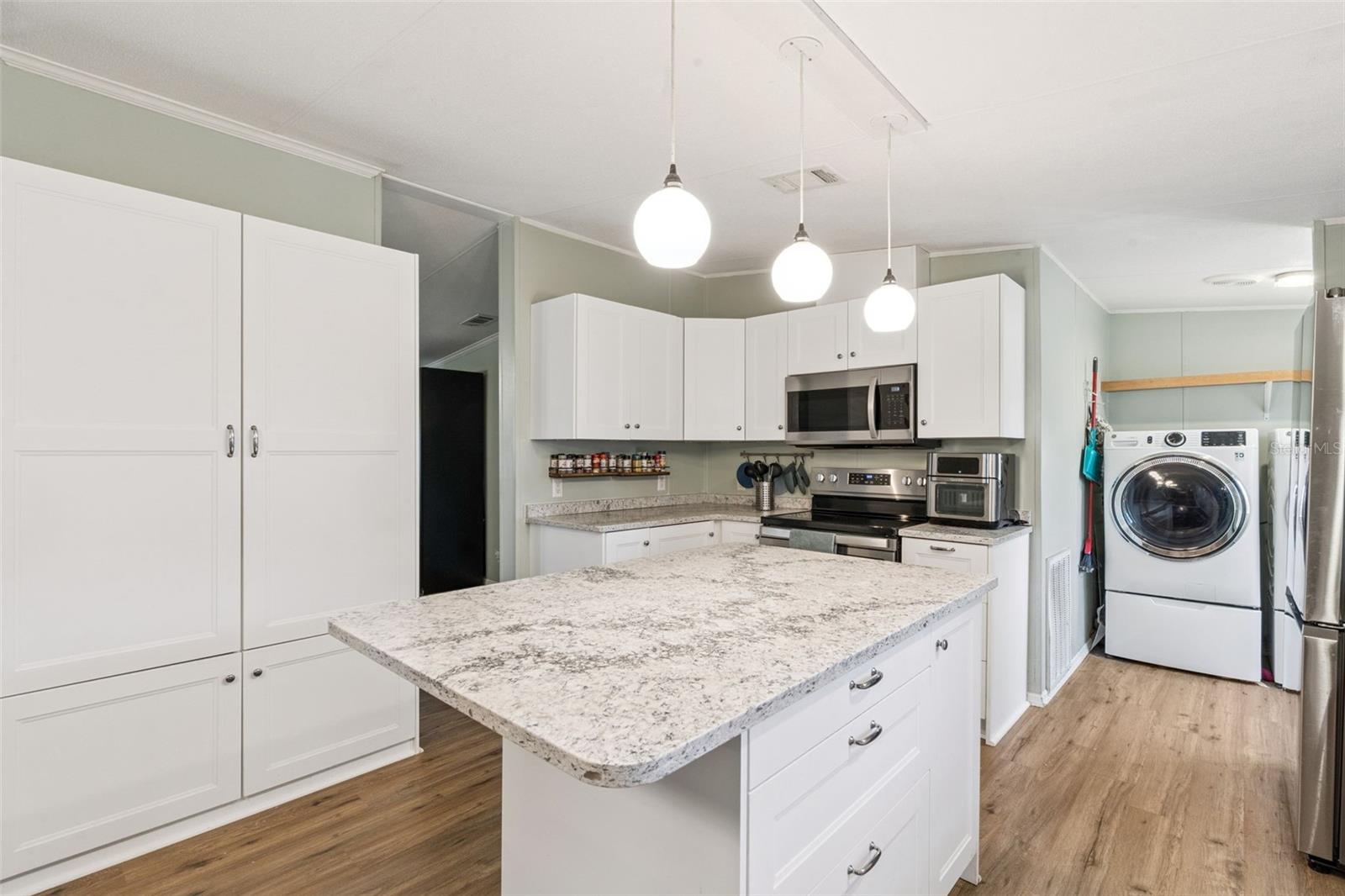 Image 10 of 27 For 16836 Bay Ave