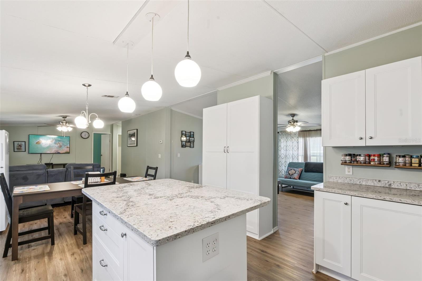 Image 11 of 27 For 16836 Bay Ave