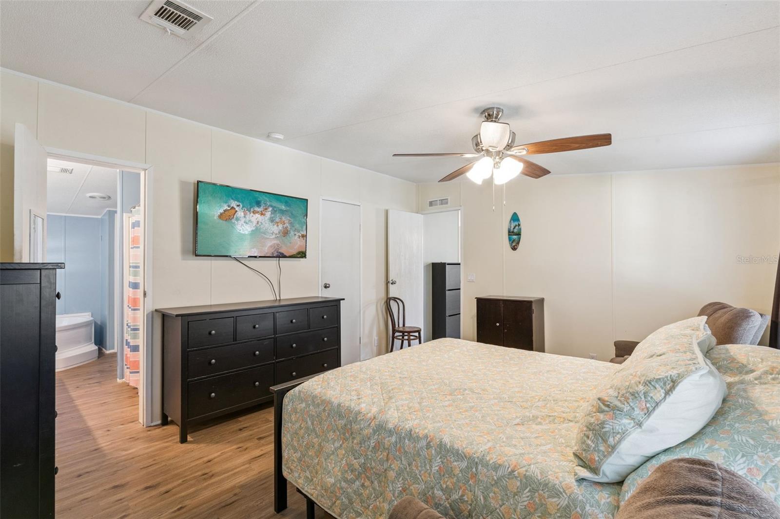 Image 13 of 27 For 16836 Bay Ave