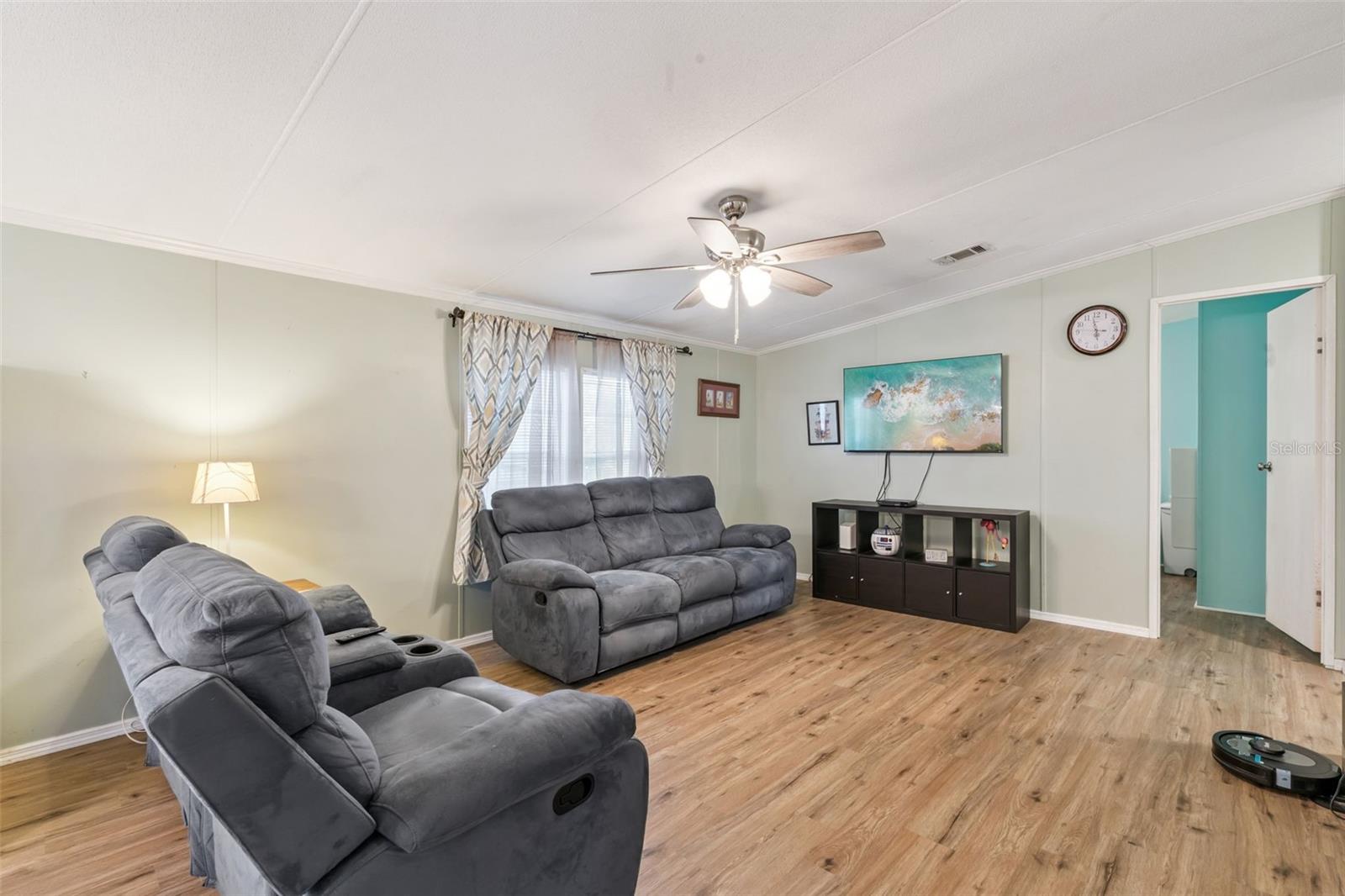 Image 17 of 27 For 16836 Bay Ave