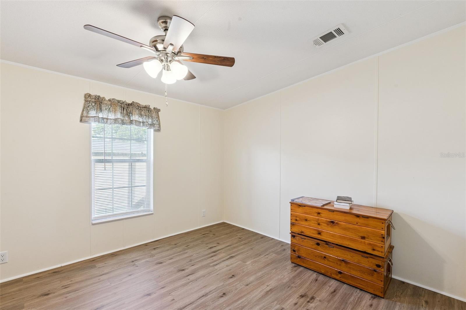 Image 19 of 27 For 16836 Bay Ave