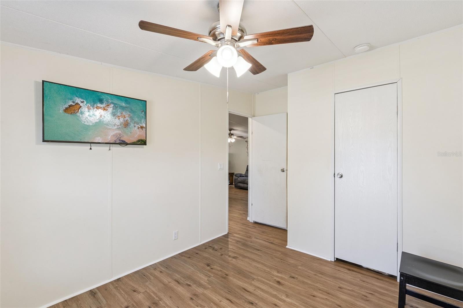 Image 21 of 27 For 16836 Bay Ave