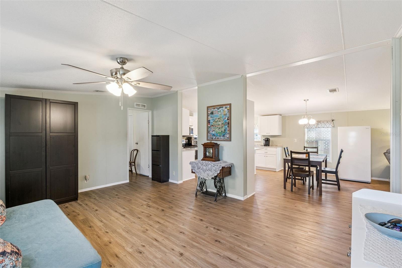 Image 6 of 27 For 16836 Bay Ave