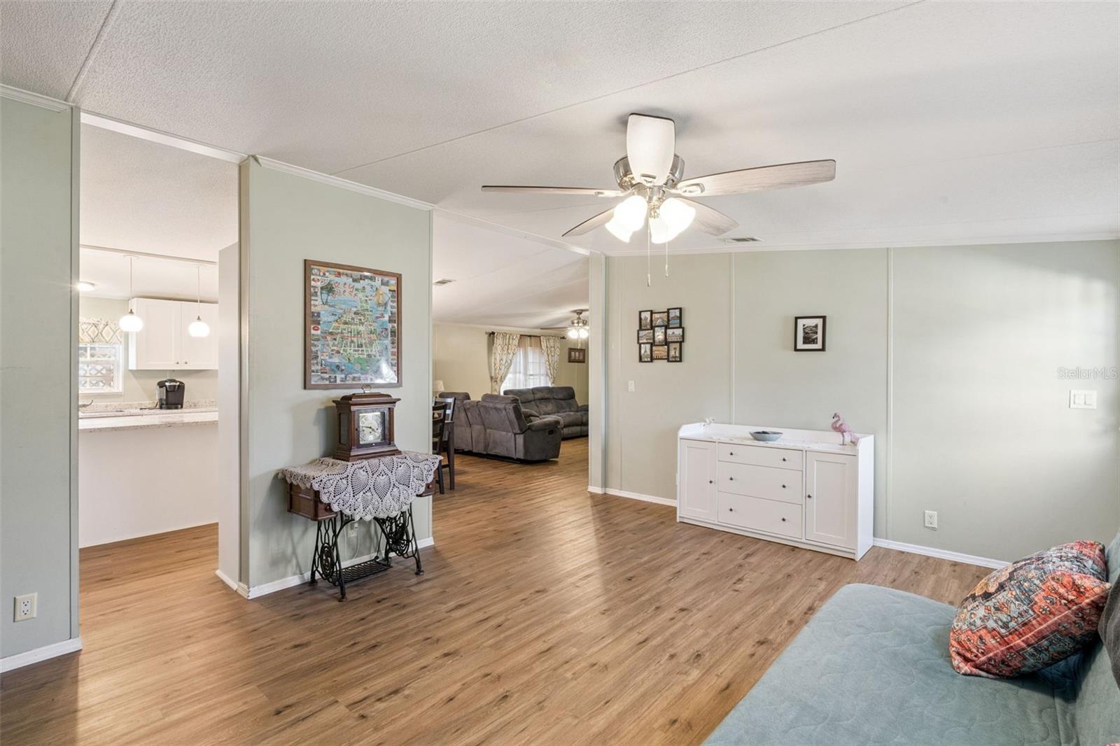 Image 8 of 27 For 16836 Bay Ave