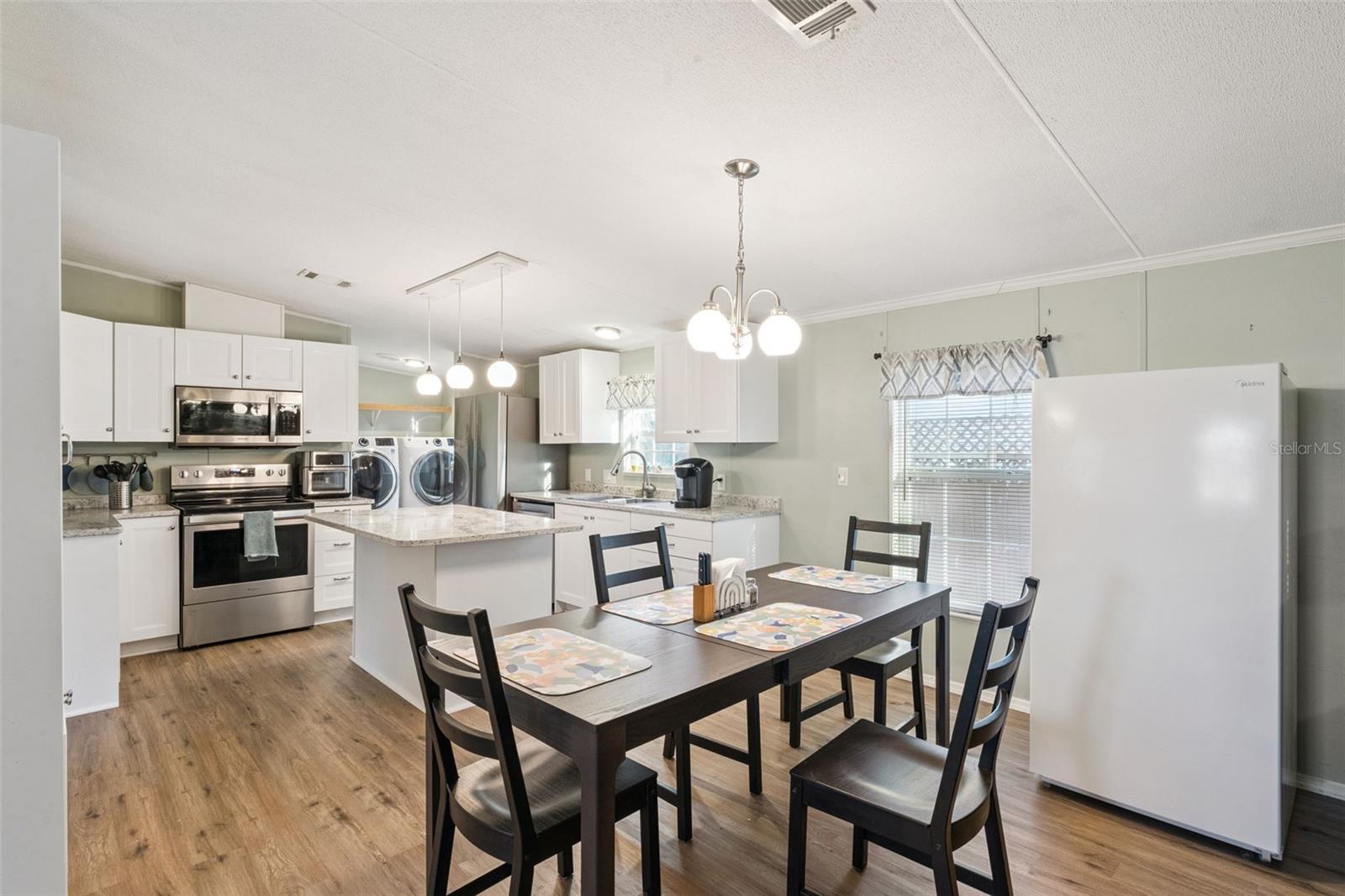 Image 9 of 27 For 16836 Bay Ave