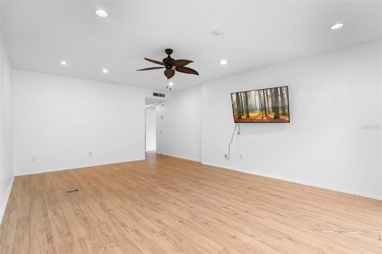 Image 6 of 20 For 7471 Canford Court 19