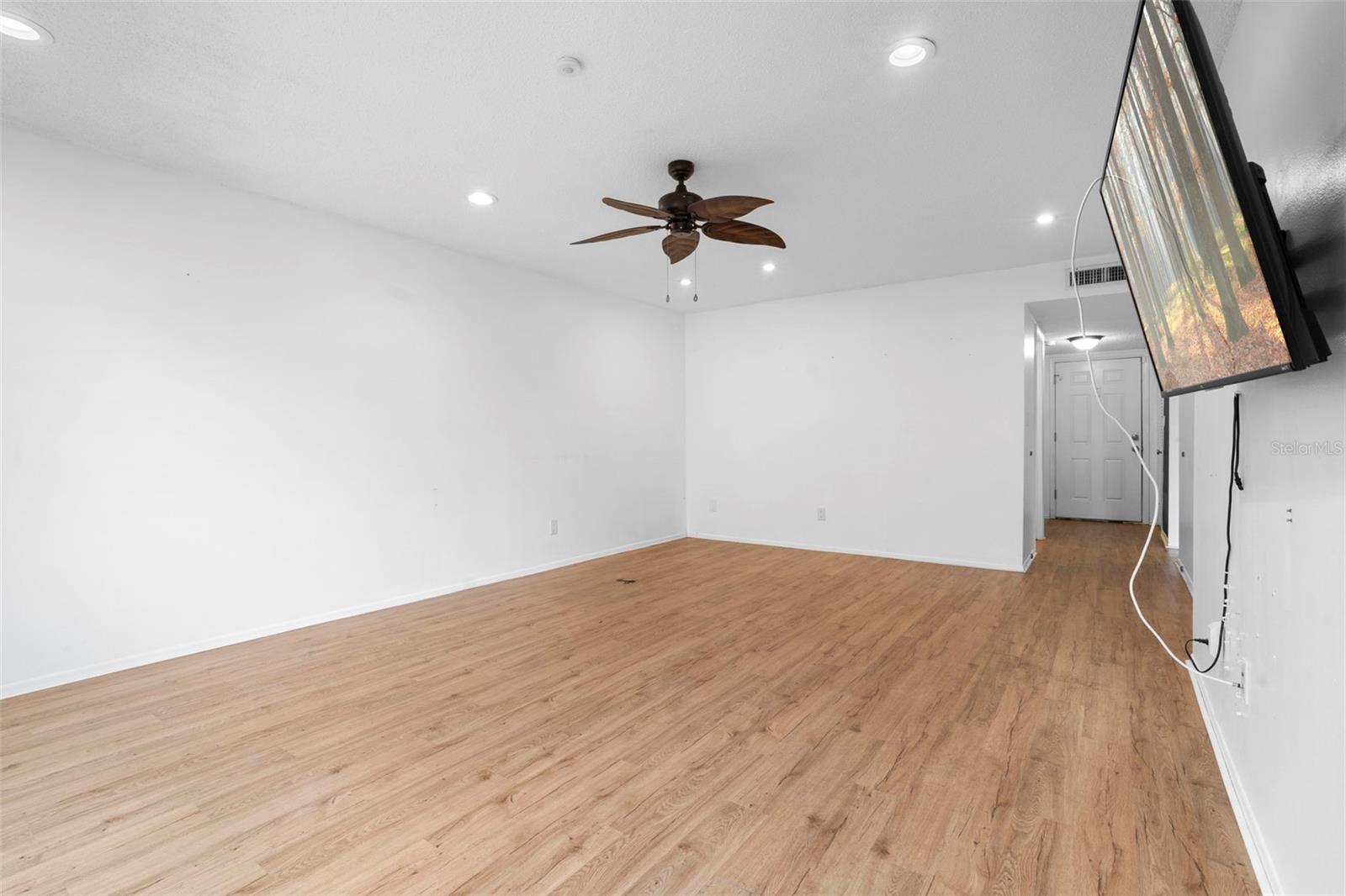 Image 7 of 20 For 7471 Canford Court 19