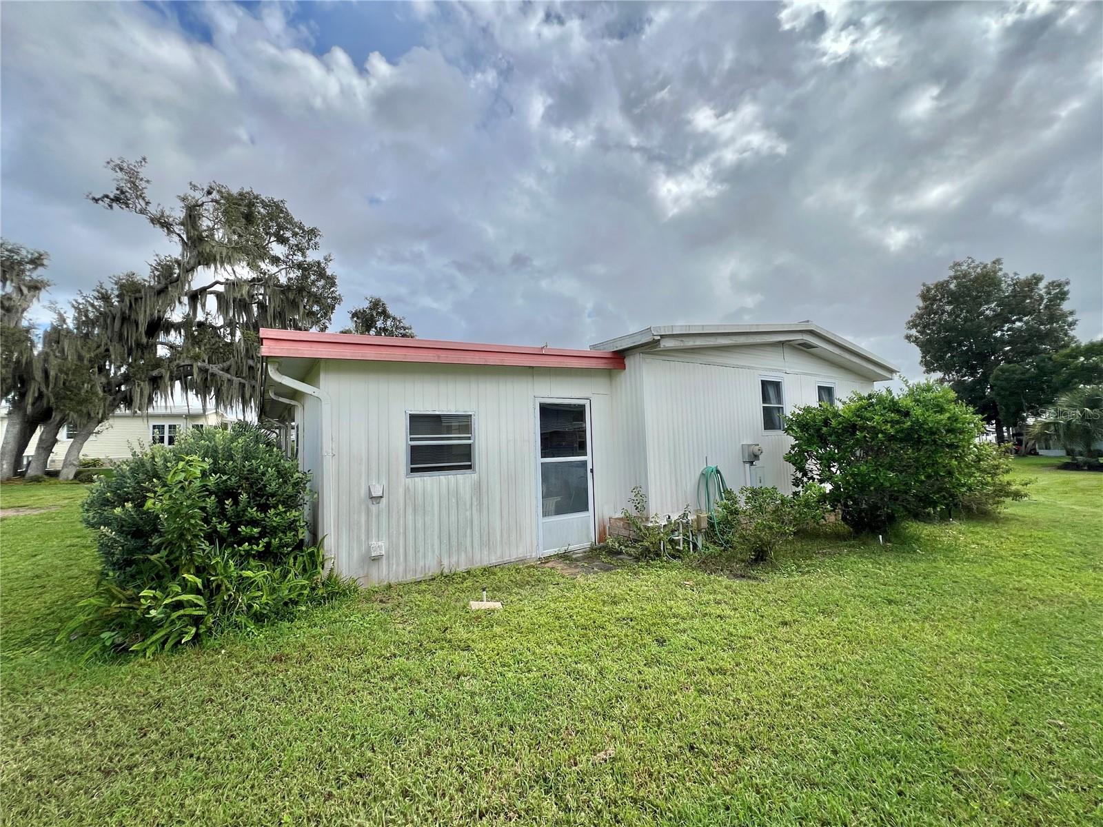 Image 16 of 67 For 102 Oaklawn Cove