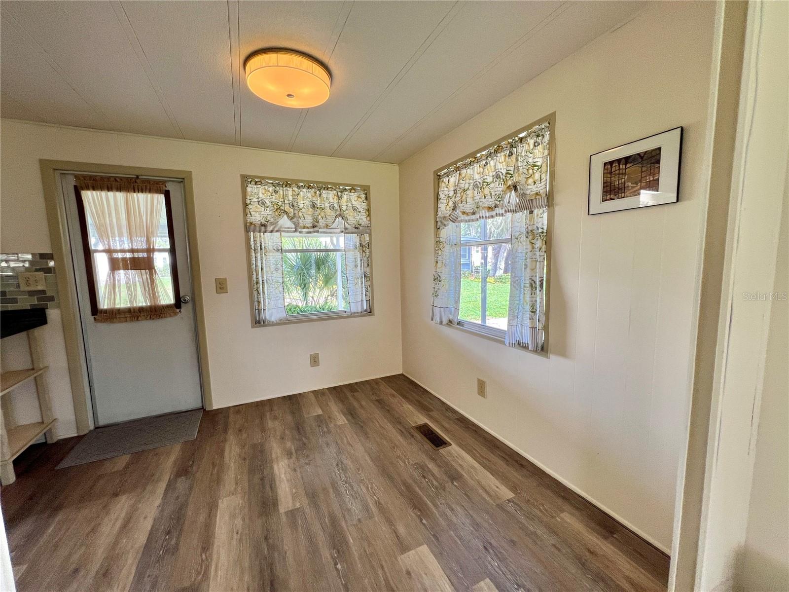 Image 30 of 67 For 102 Oaklawn Cove