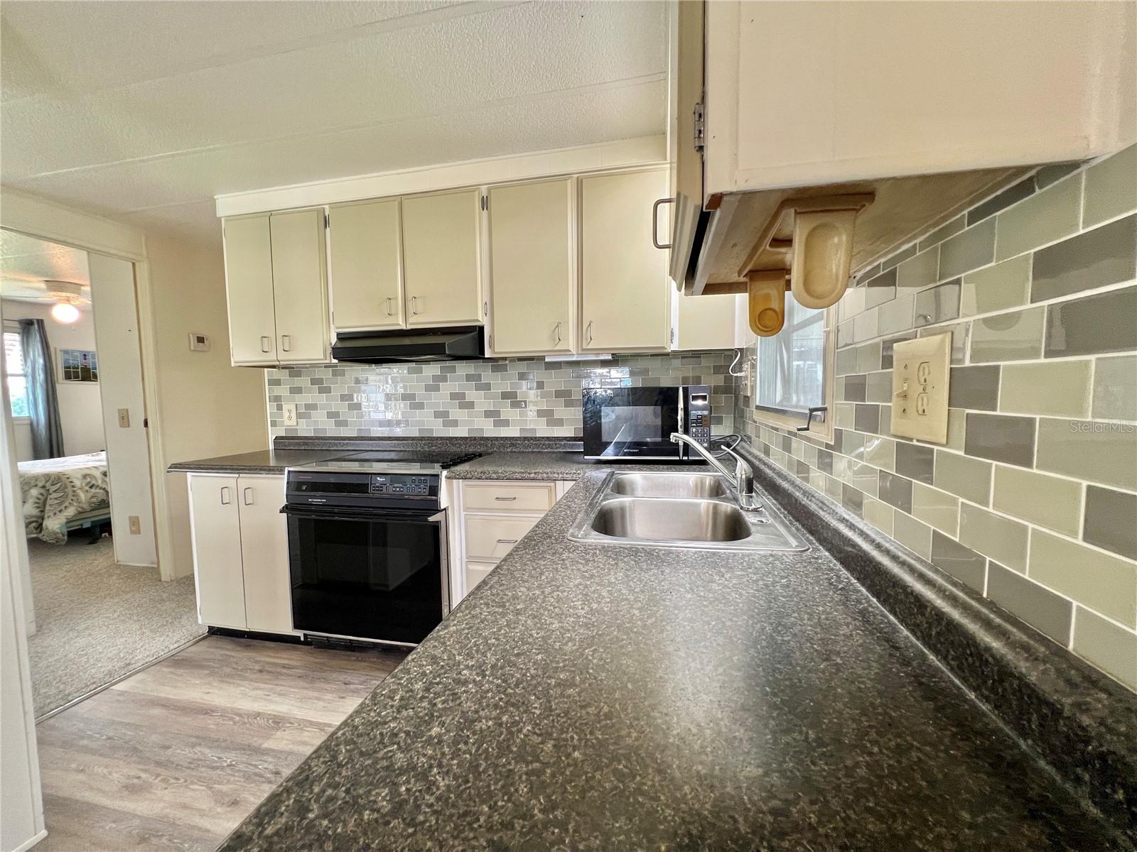 Image 33 of 67 For 102 Oaklawn Cove