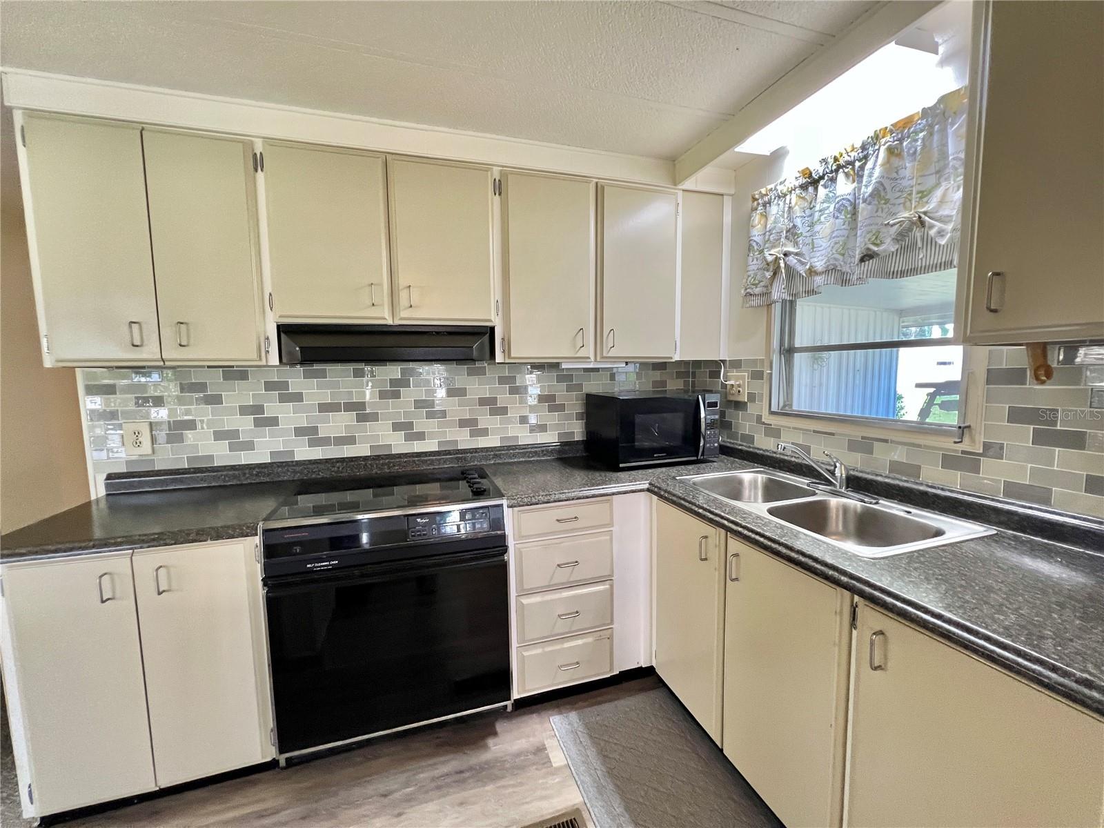 Image 37 of 67 For 102 Oaklawn Cove