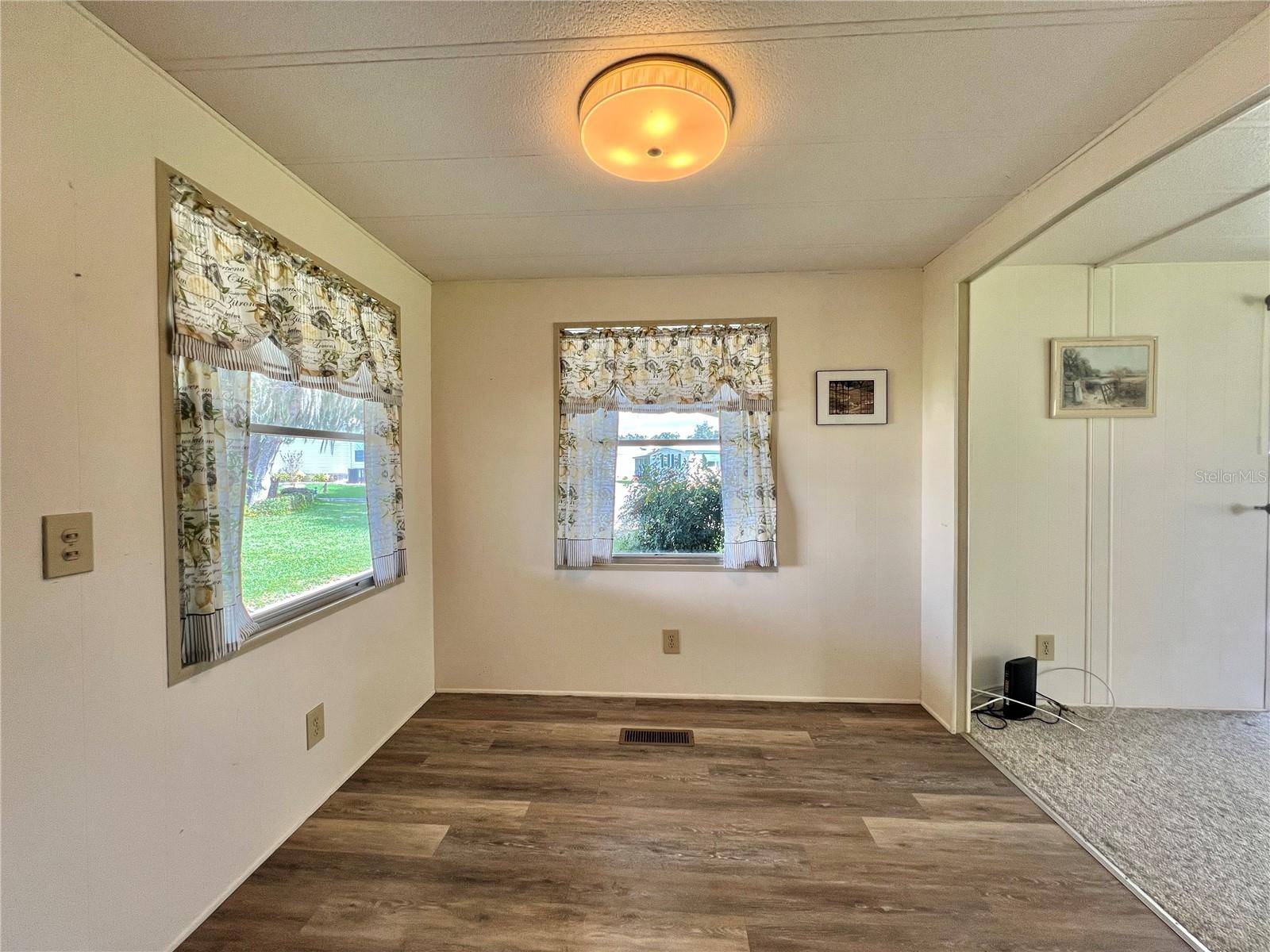 Image 40 of 67 For 102 Oaklawn Cove