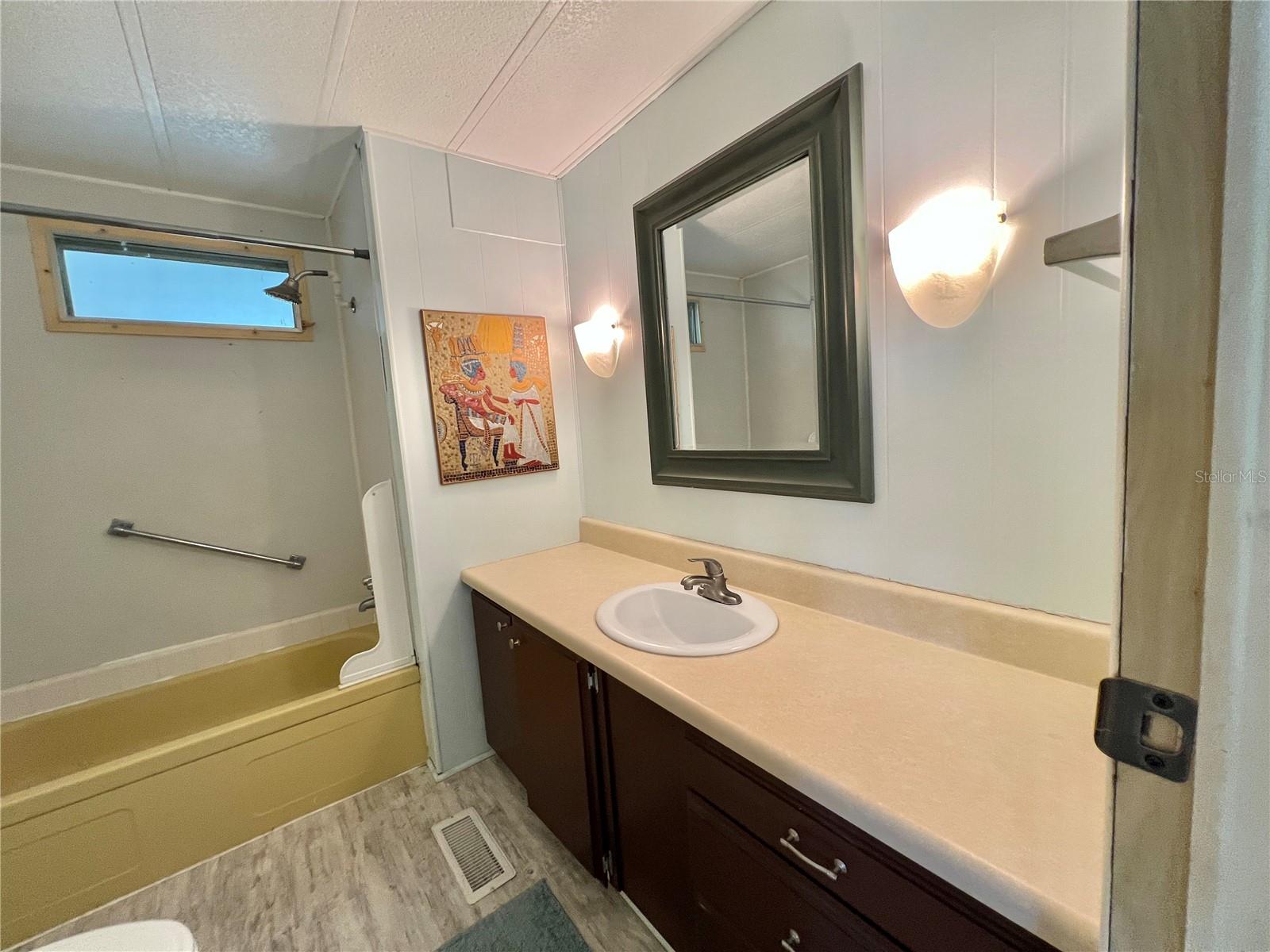 Image 51 of 67 For 102 Oaklawn Cove