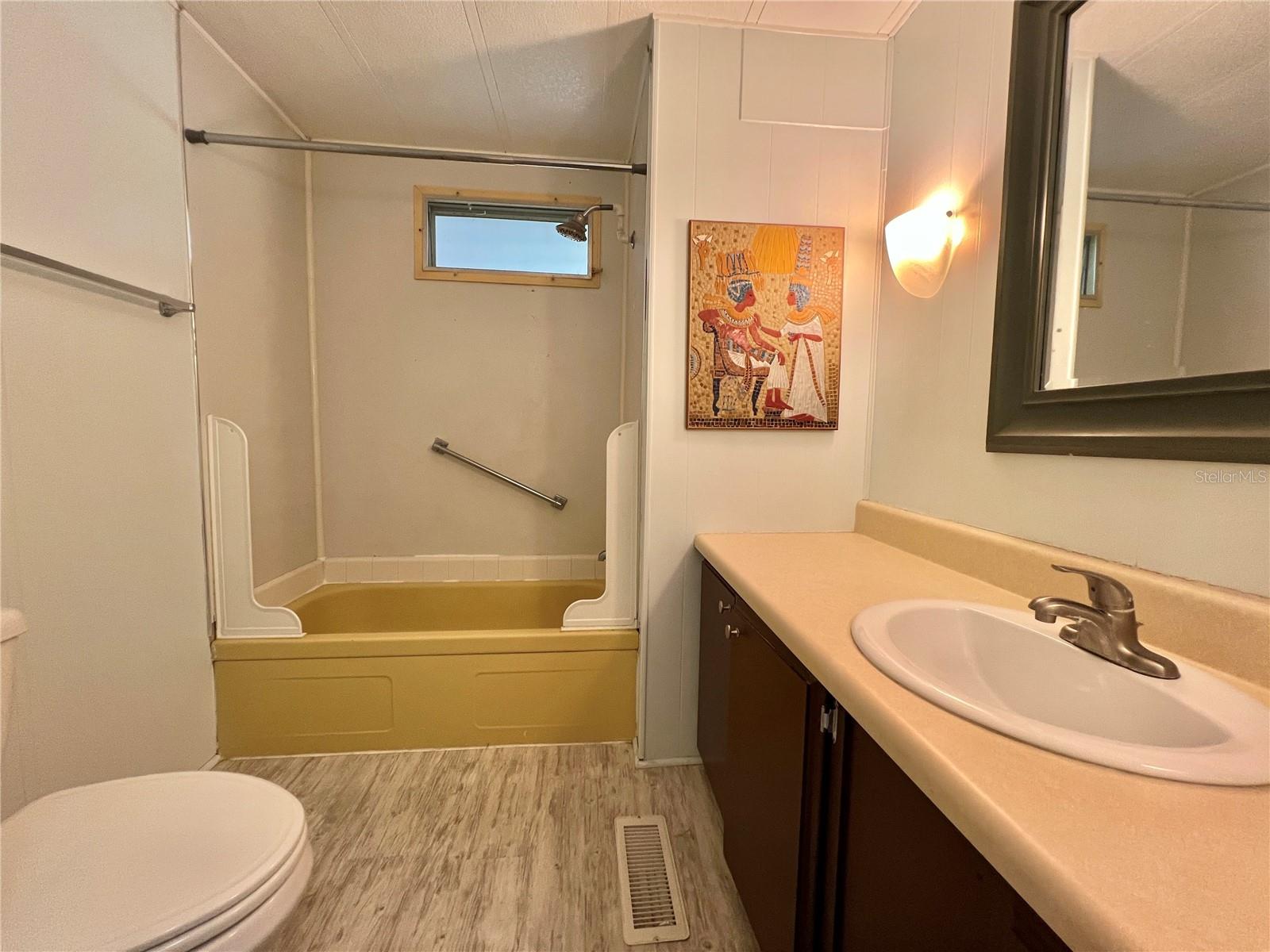 Image 52 of 67 For 102 Oaklawn Cove